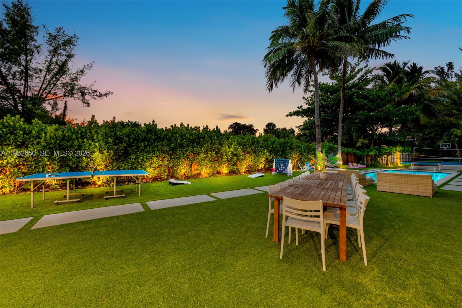 995 NE 107th St Miami, FL 33161