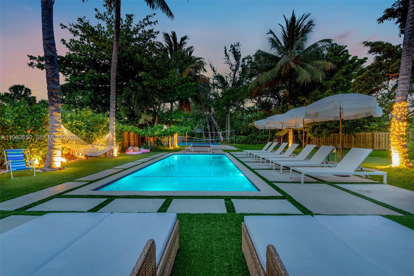 995 NE 107th St Miami, FL 33161