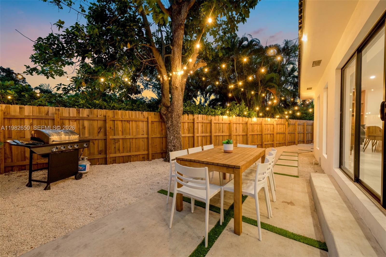 995 NE 107th St Miami, FL 33161