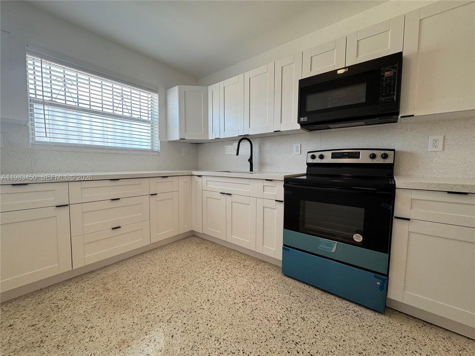 20 W 37th St Hialeah, FL 33012