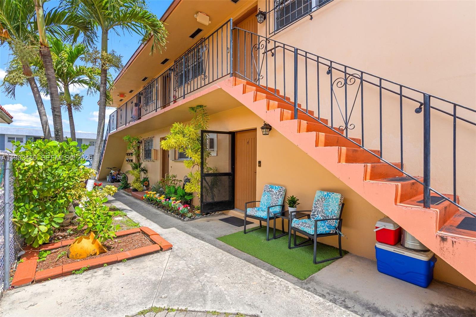 20 W 37th St Hialeah, FL 33012