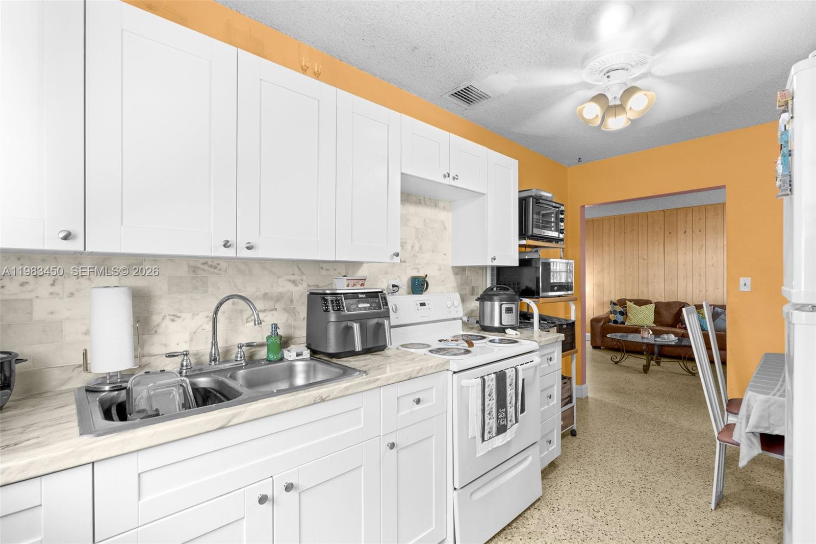 20 W 37th St Hialeah, FL 33012