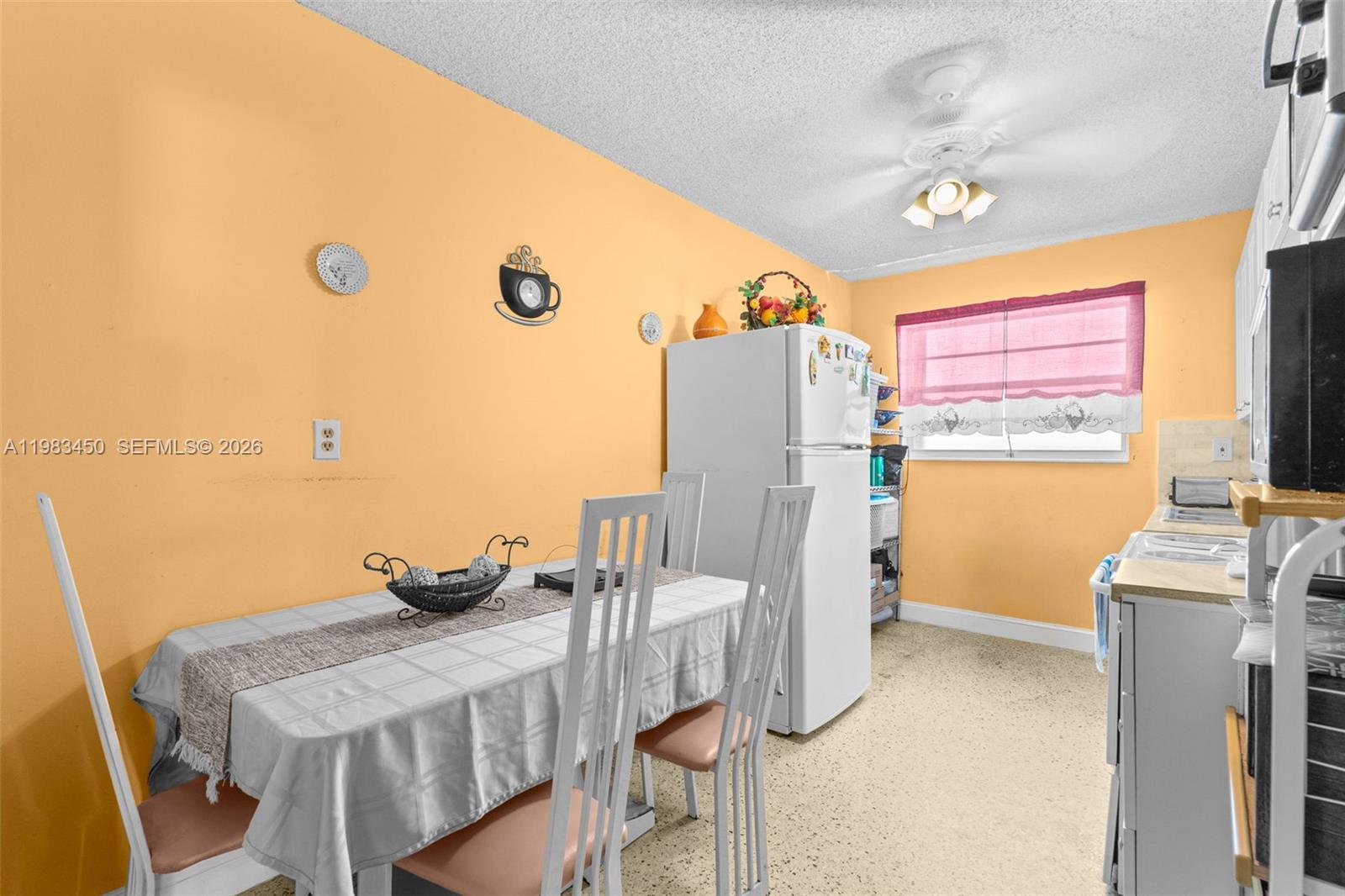 20 W 37th St Hialeah, FL 33012