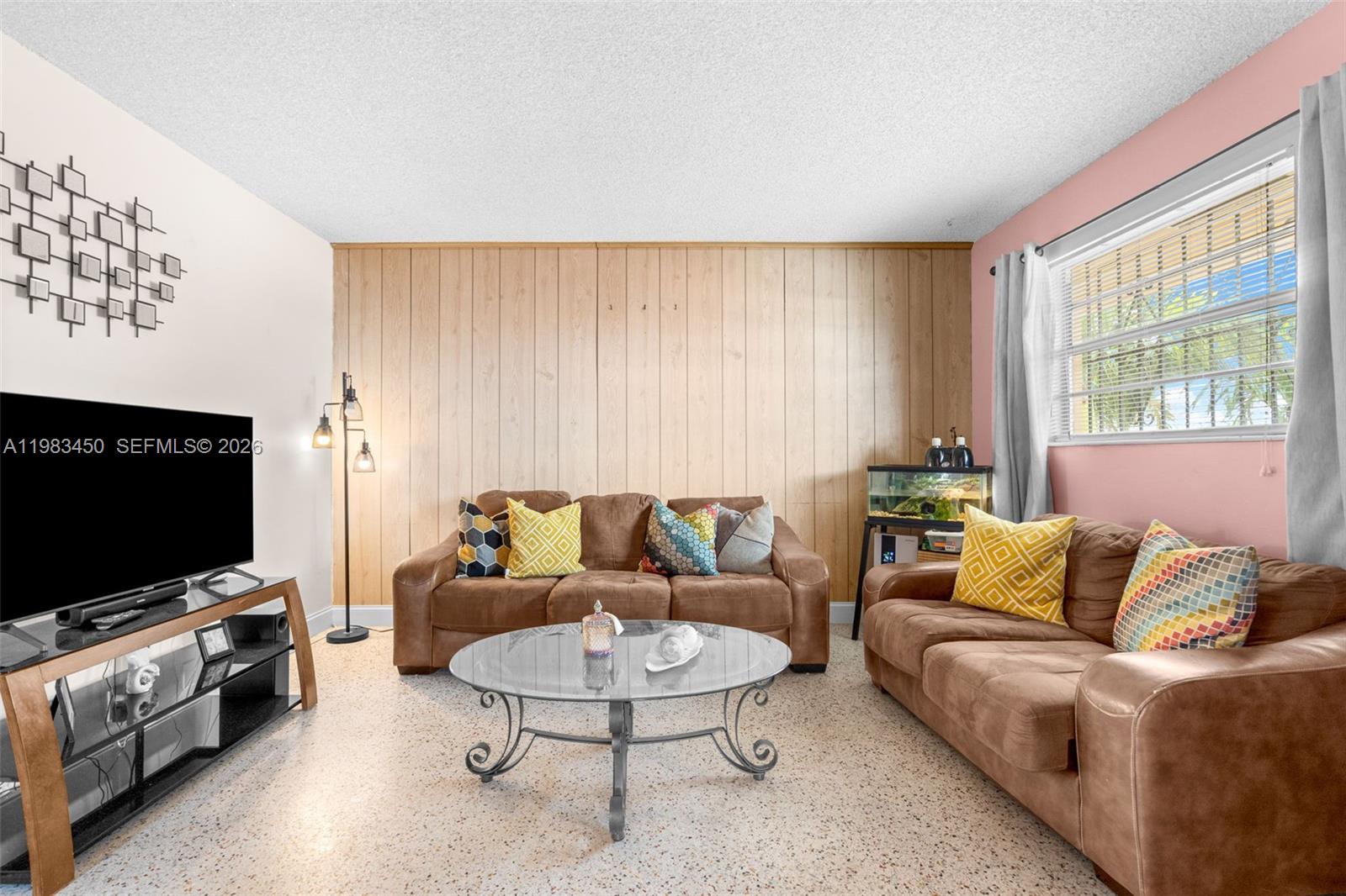 20 W 37th St Hialeah, FL 33012