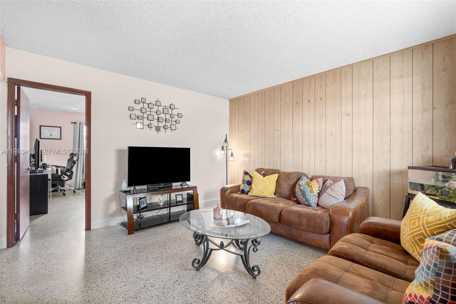 20 W 37th St Hialeah, FL 33012