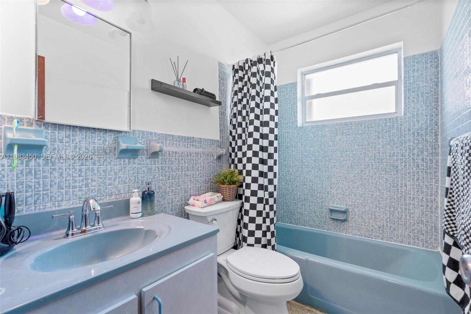 20 W 37th St Hialeah, FL 33012