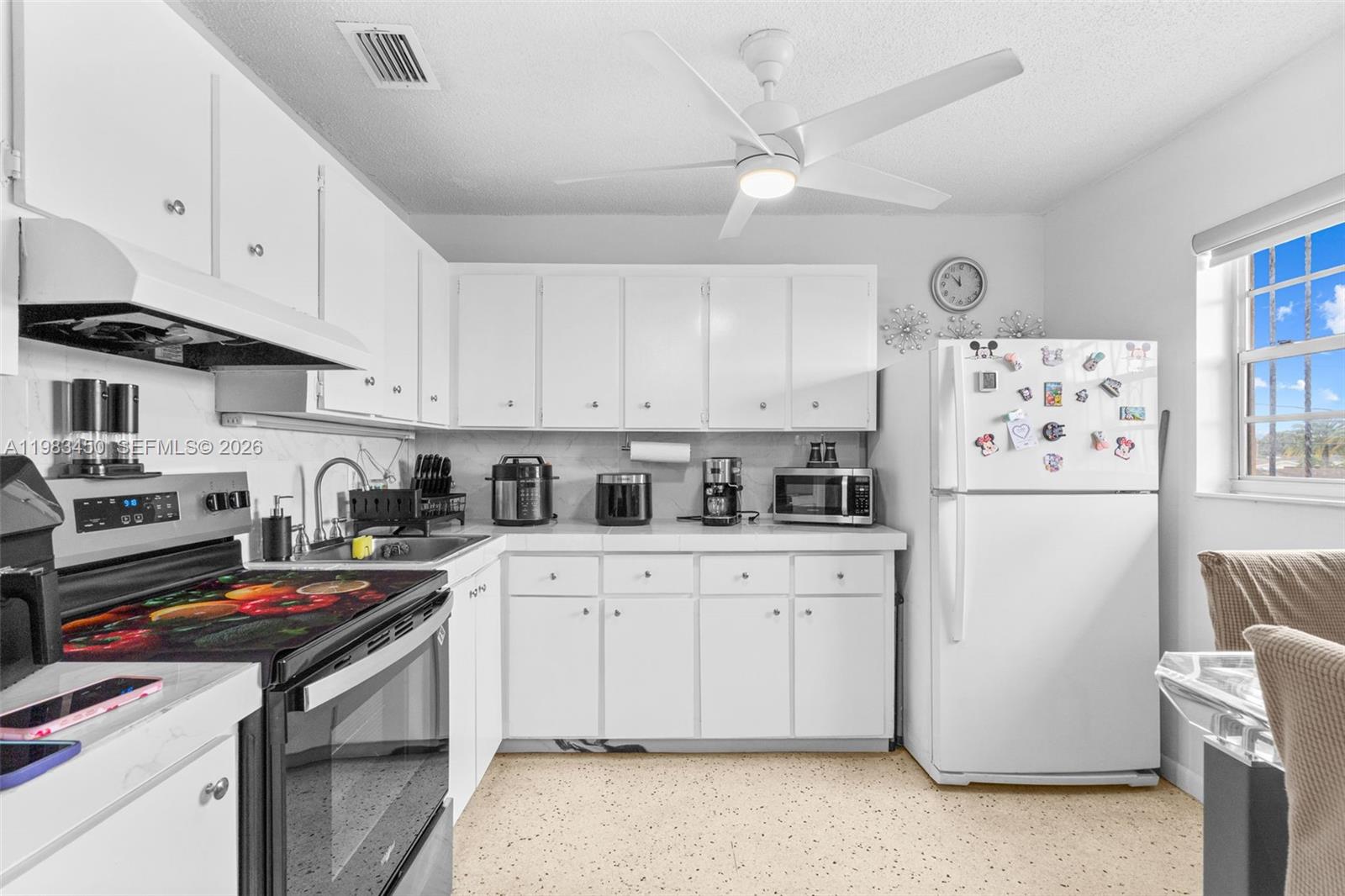 20 W 37th St Hialeah, FL 33012