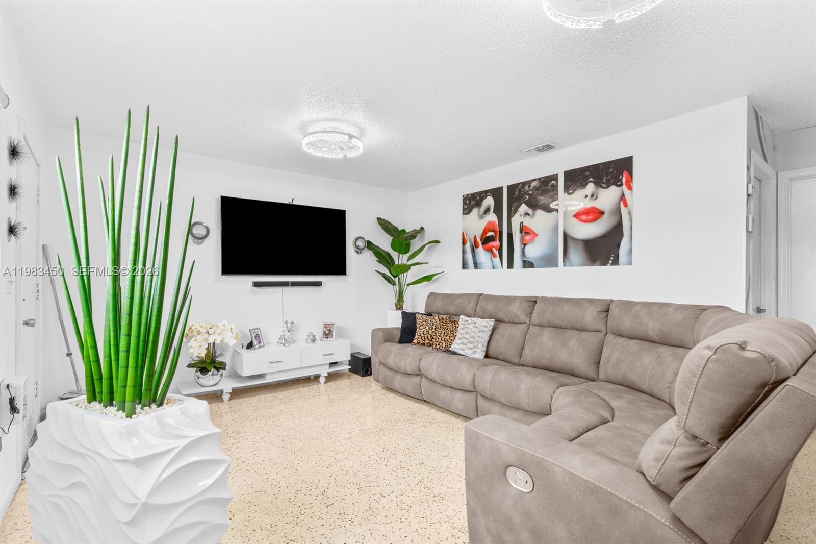 20 W 37th St Hialeah, FL 33012