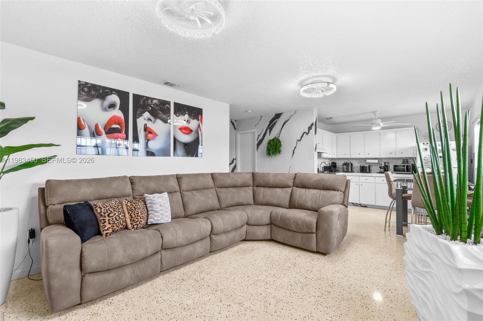 20 W 37th St Hialeah, FL 33012