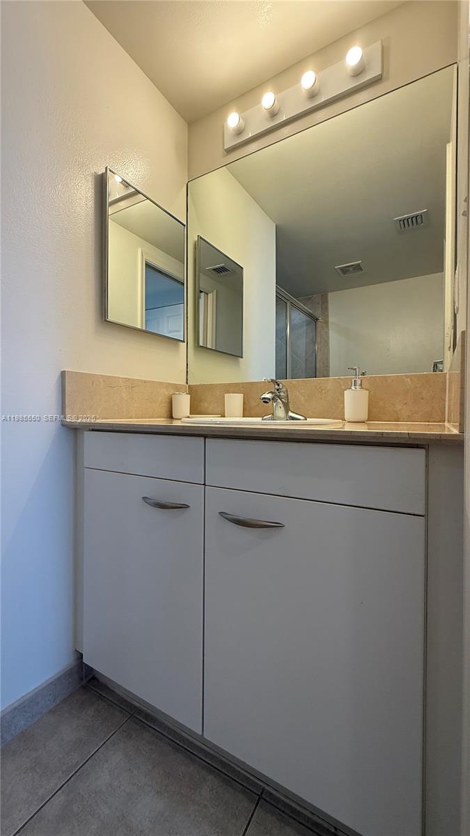 image 2080 Ocean Drive36