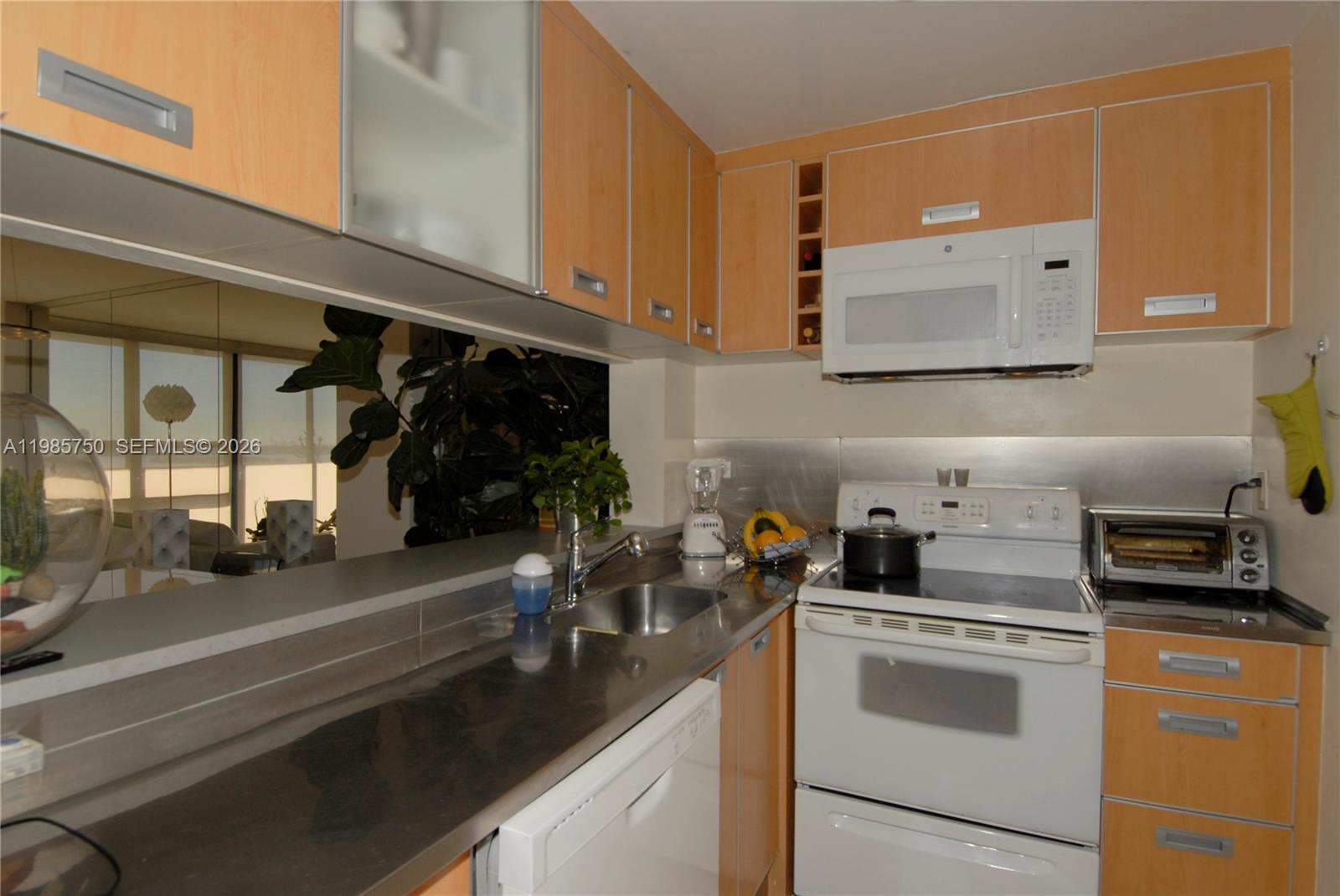 600 NE 36th St #1212 Miami, FL 33137