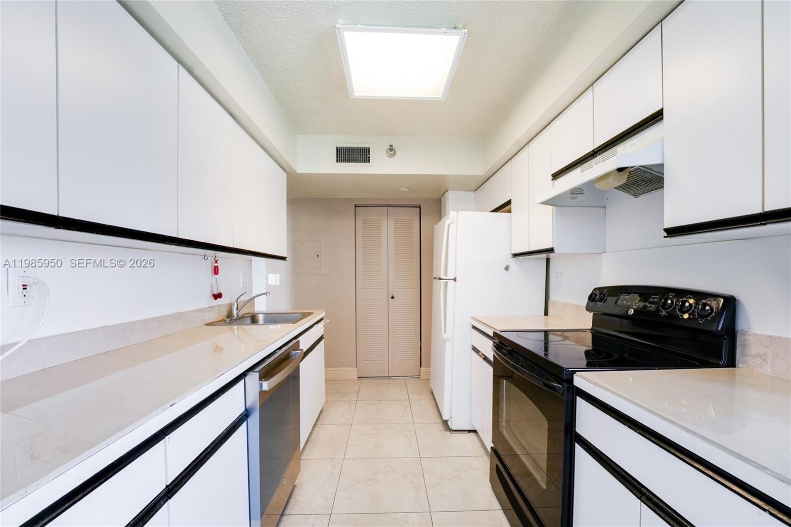 19101 NE 36th Ct #705 Aventura, FL 33180