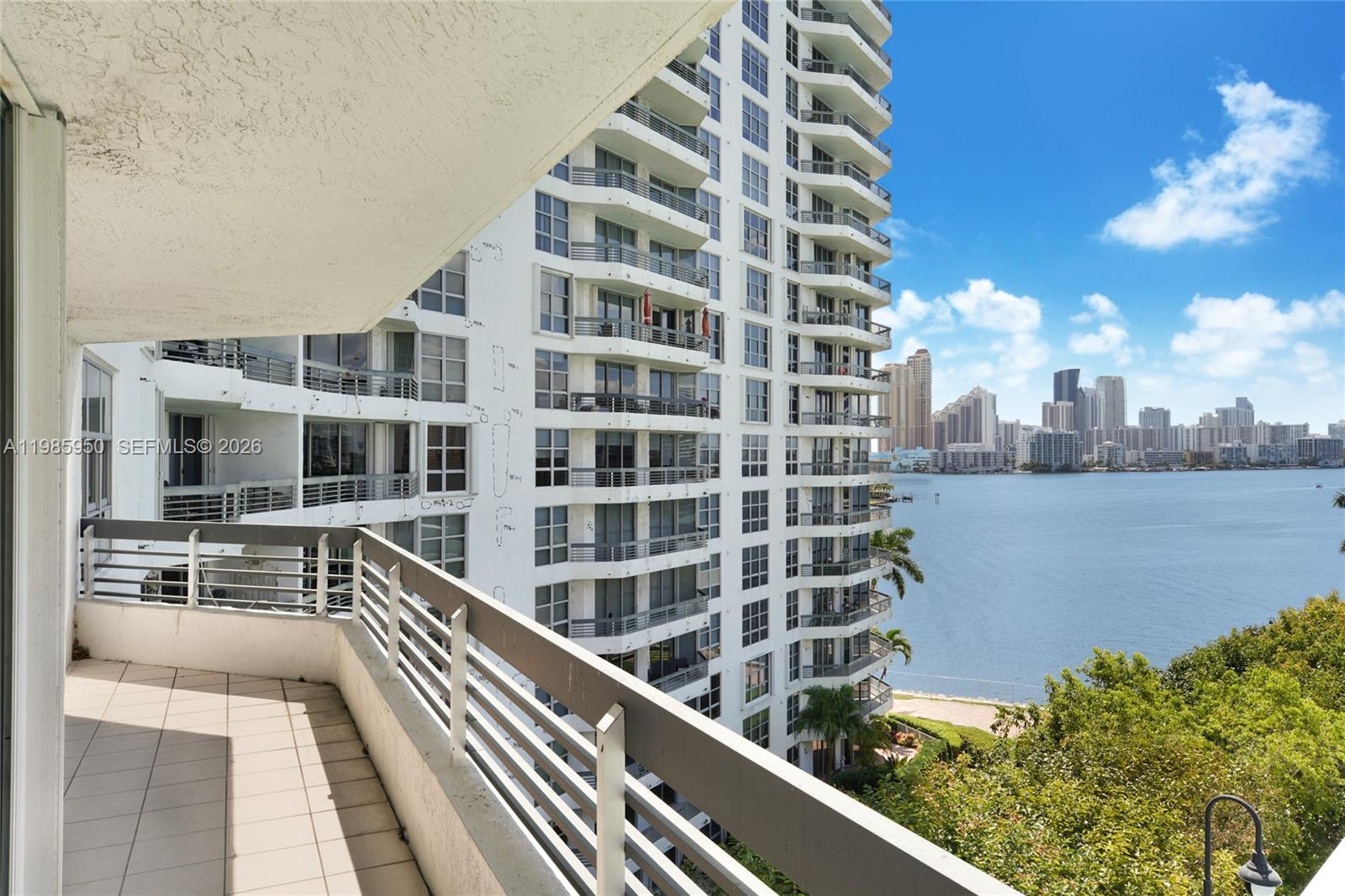 19101 NE 36th Ct #705 Aventura, FL 33180