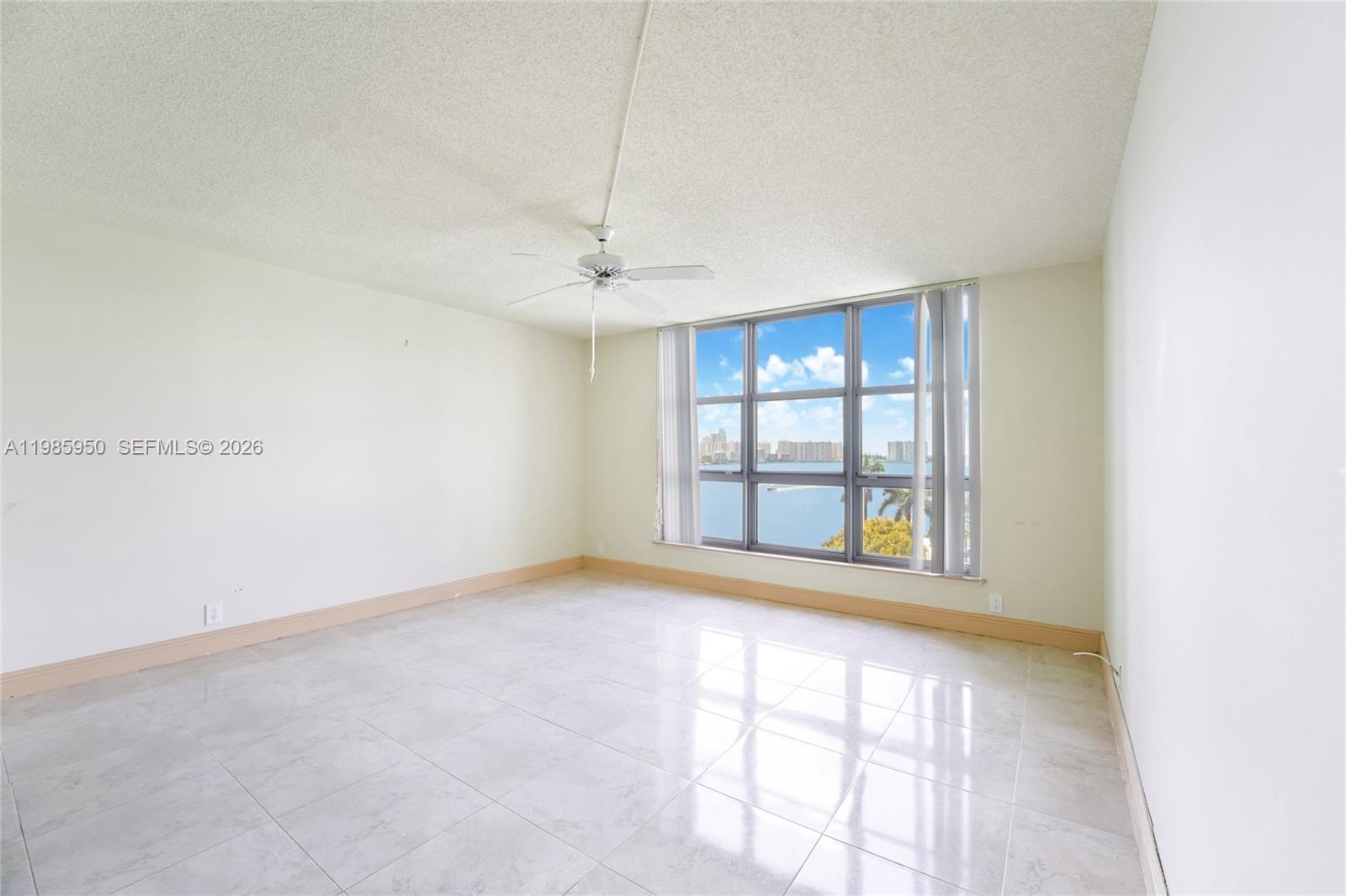 19101 NE 36th Ct #705 Aventura, FL 33180