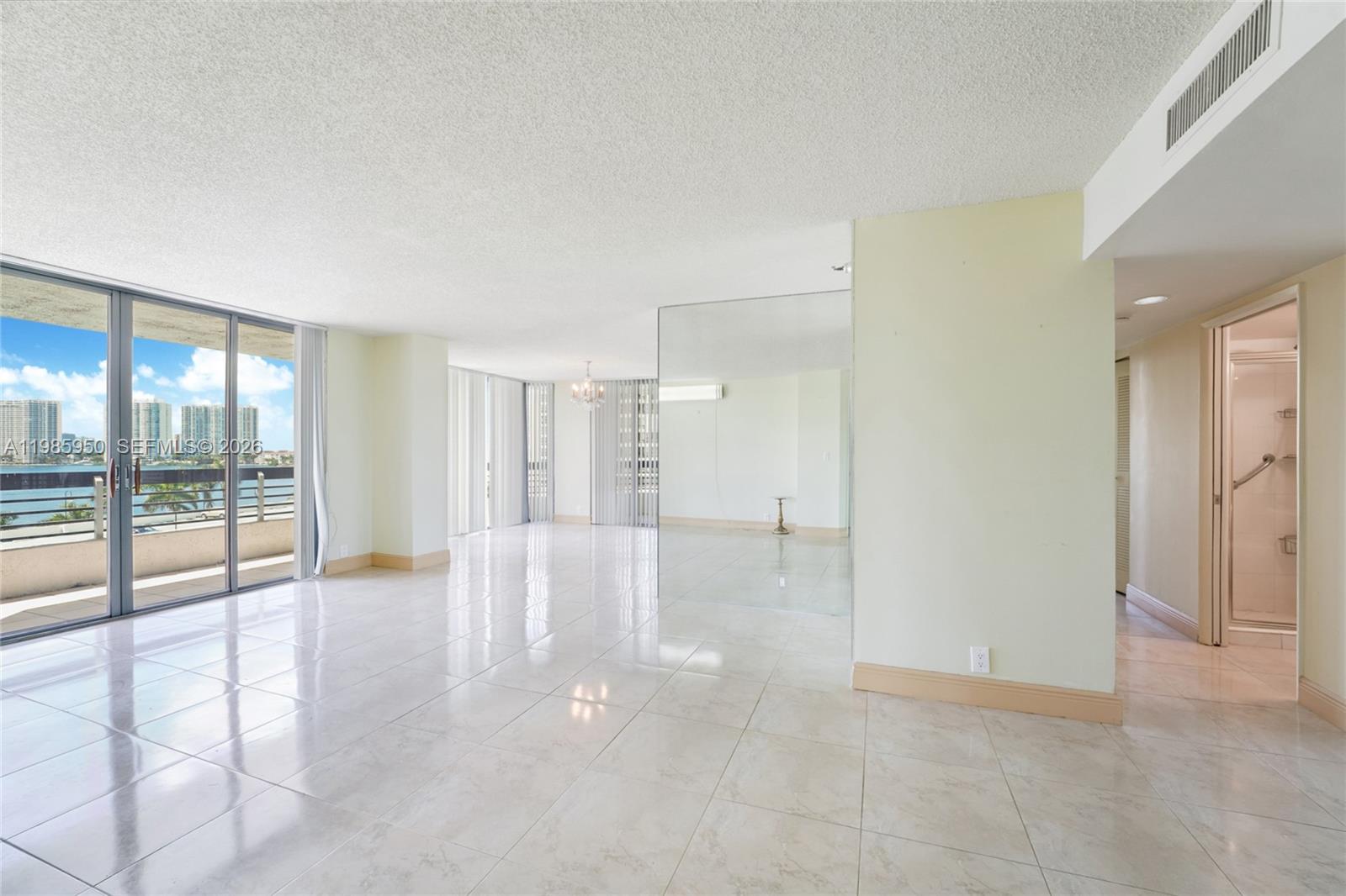 19101 NE 36th Ct #705 Aventura, FL 33180