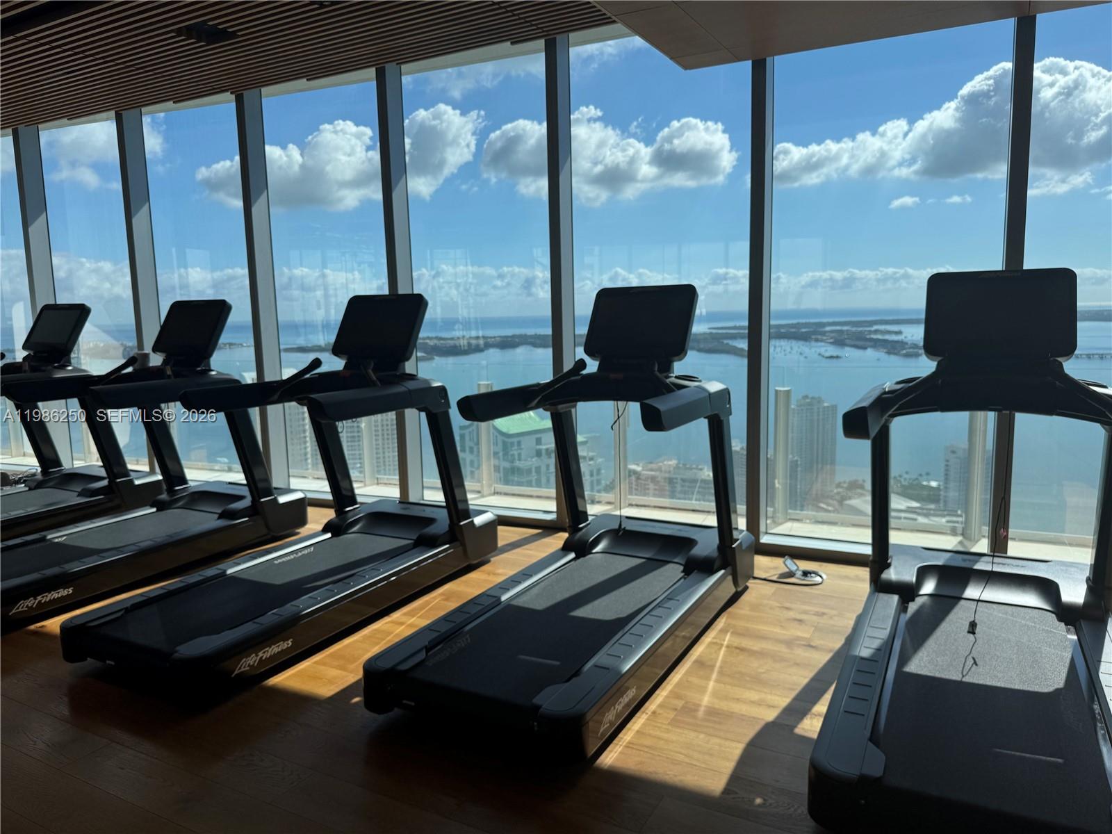 image Aston Martin Residences31