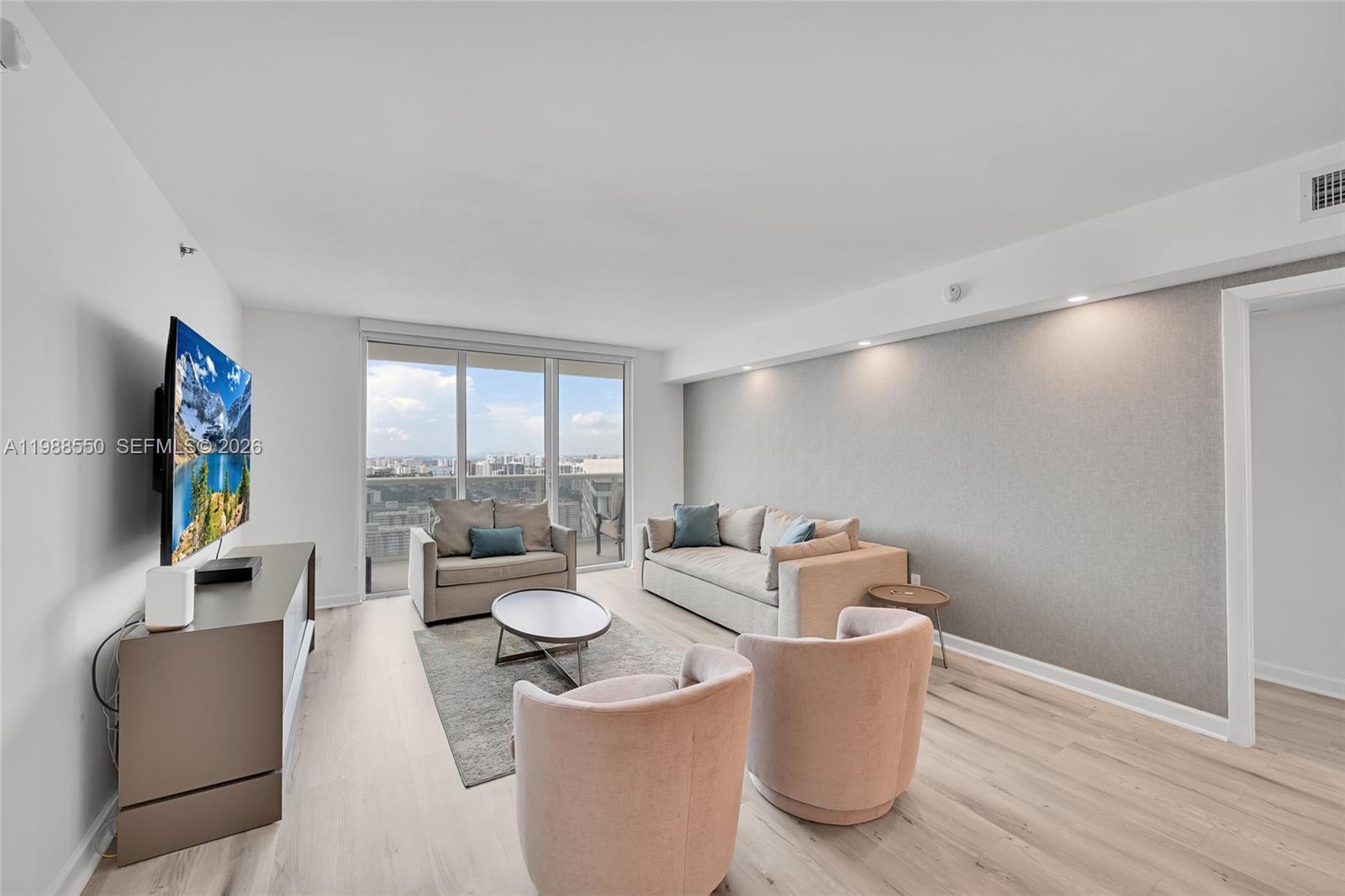 image Beach Club 213