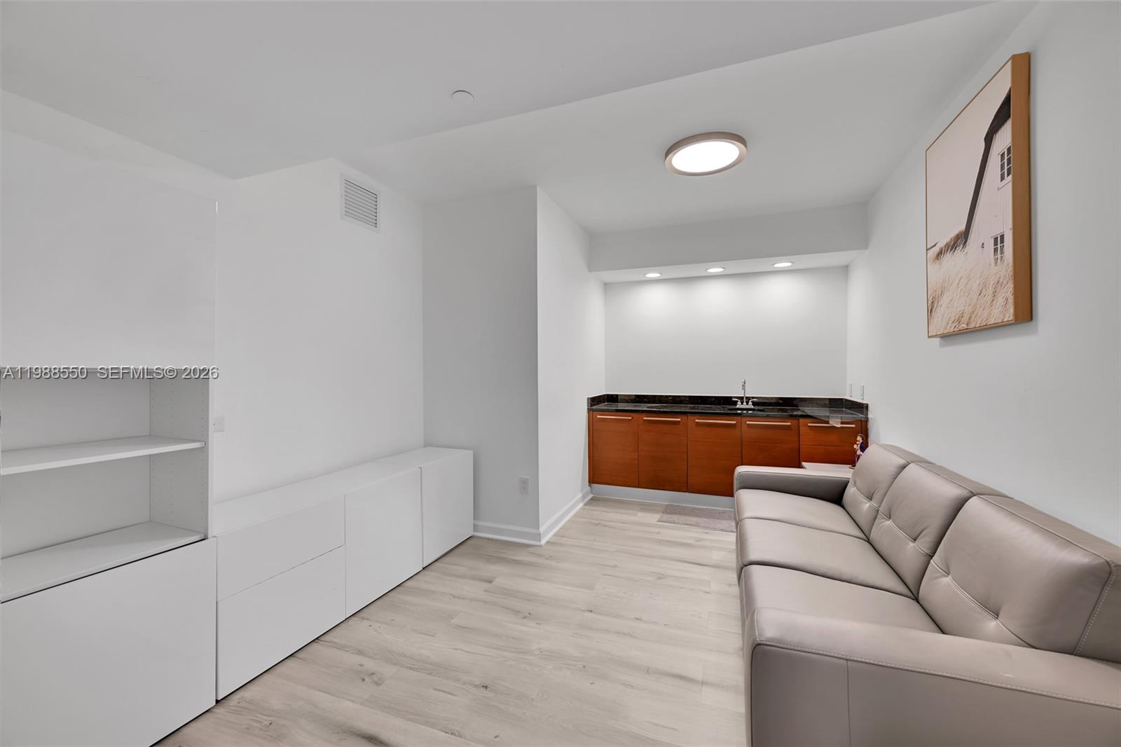 image Beach Club 233