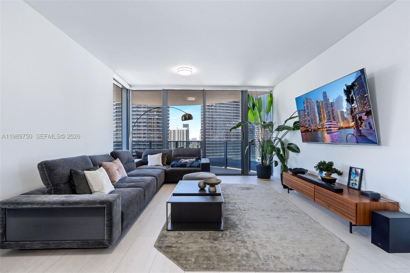 1000 Brickell Plz #2812