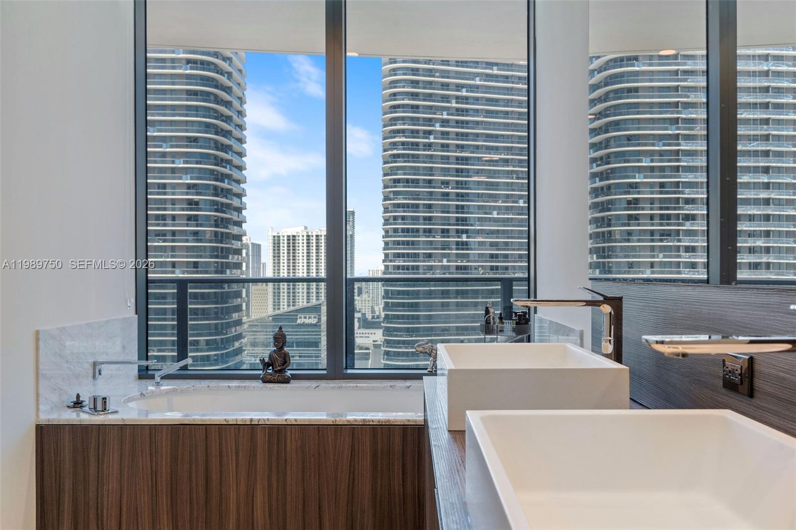 1000 Brickell Plz #2812 Miami, FL 33131