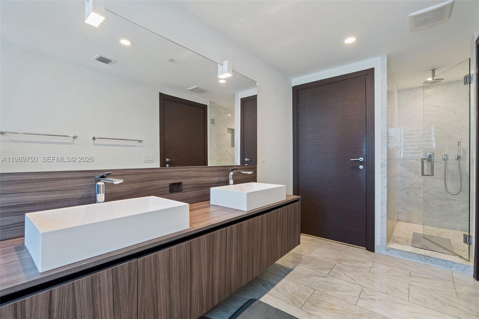 1000 Brickell Plz #2812 Miami, FL 33131