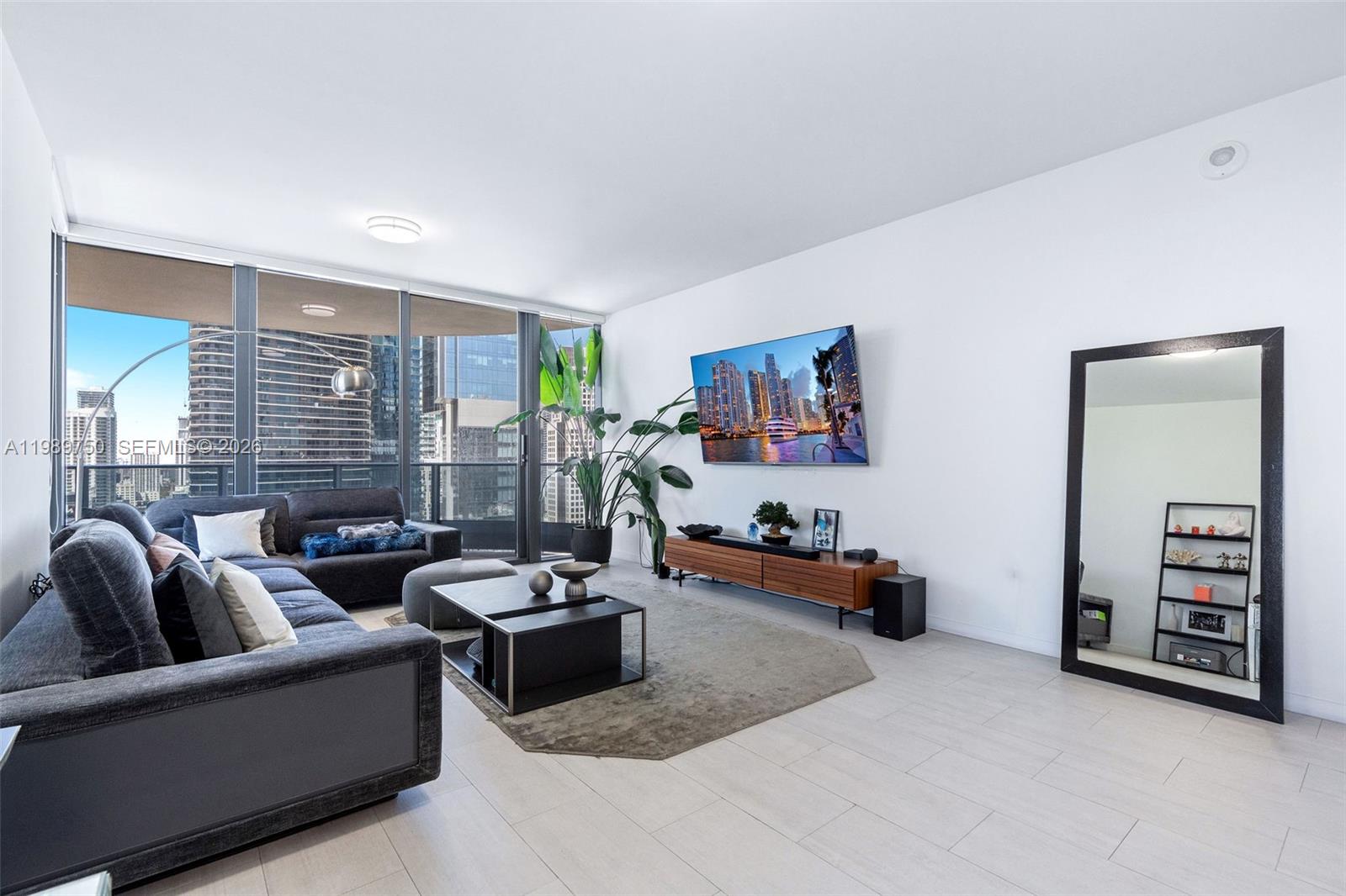 1000 Brickell Plz #2812 Miami, FL 33131