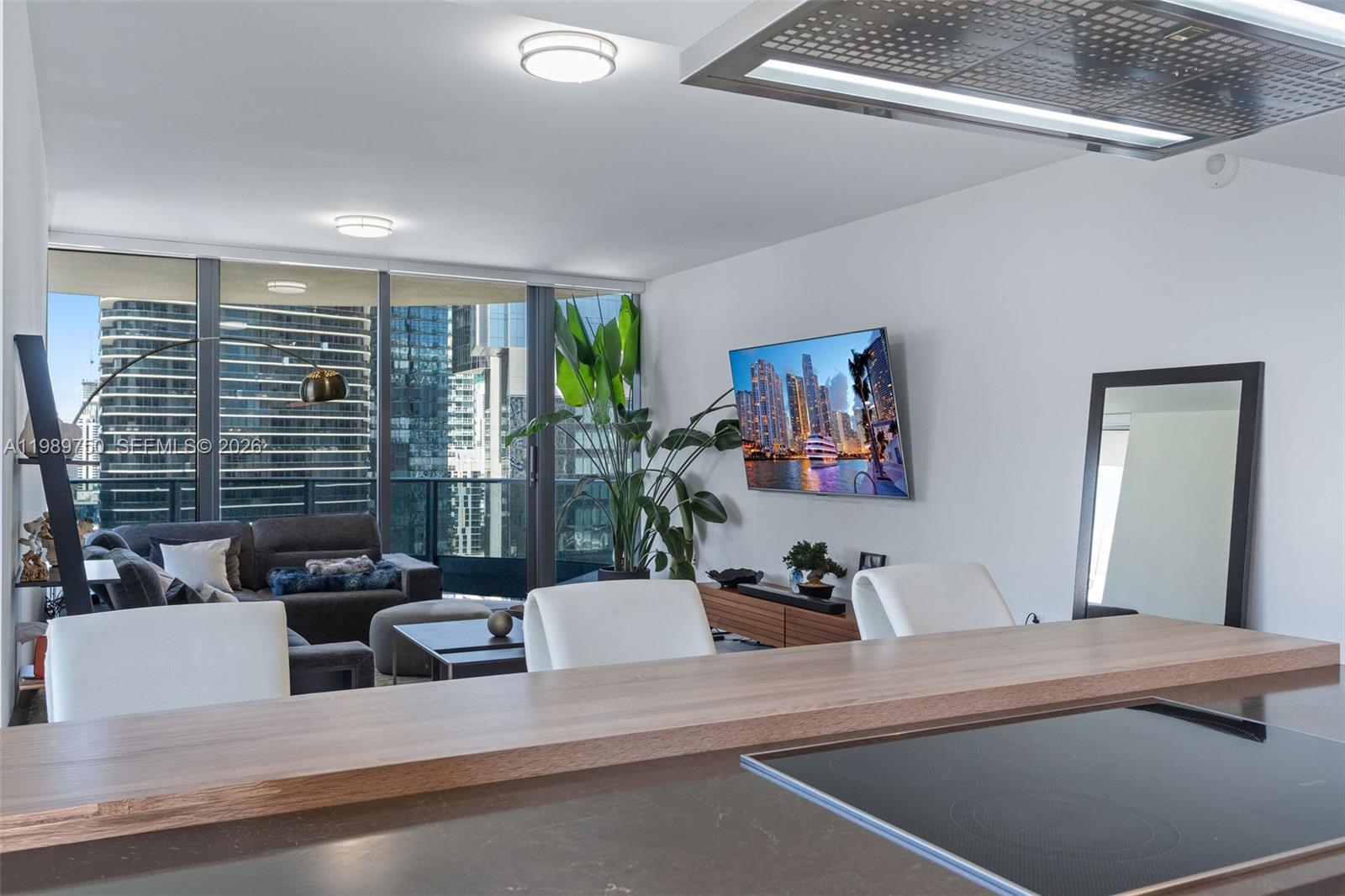 1000 Brickell Plz #2812 Miami, FL 33131