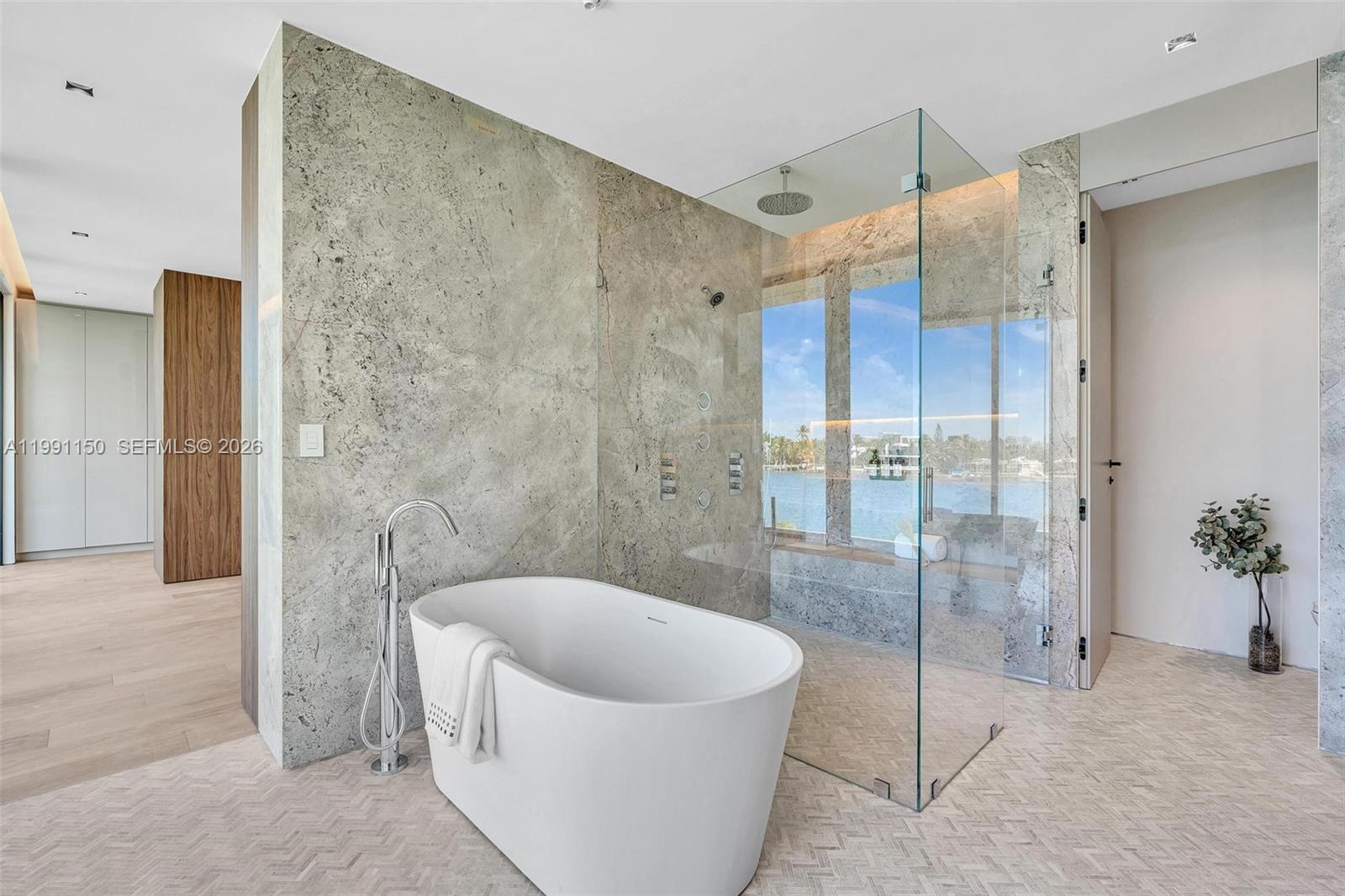 535 N Shore Dr Miami Beach, FL 33141