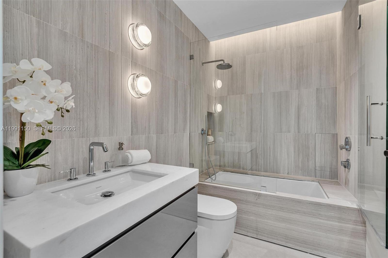 535 N Shore Dr Miami Beach, FL 33141