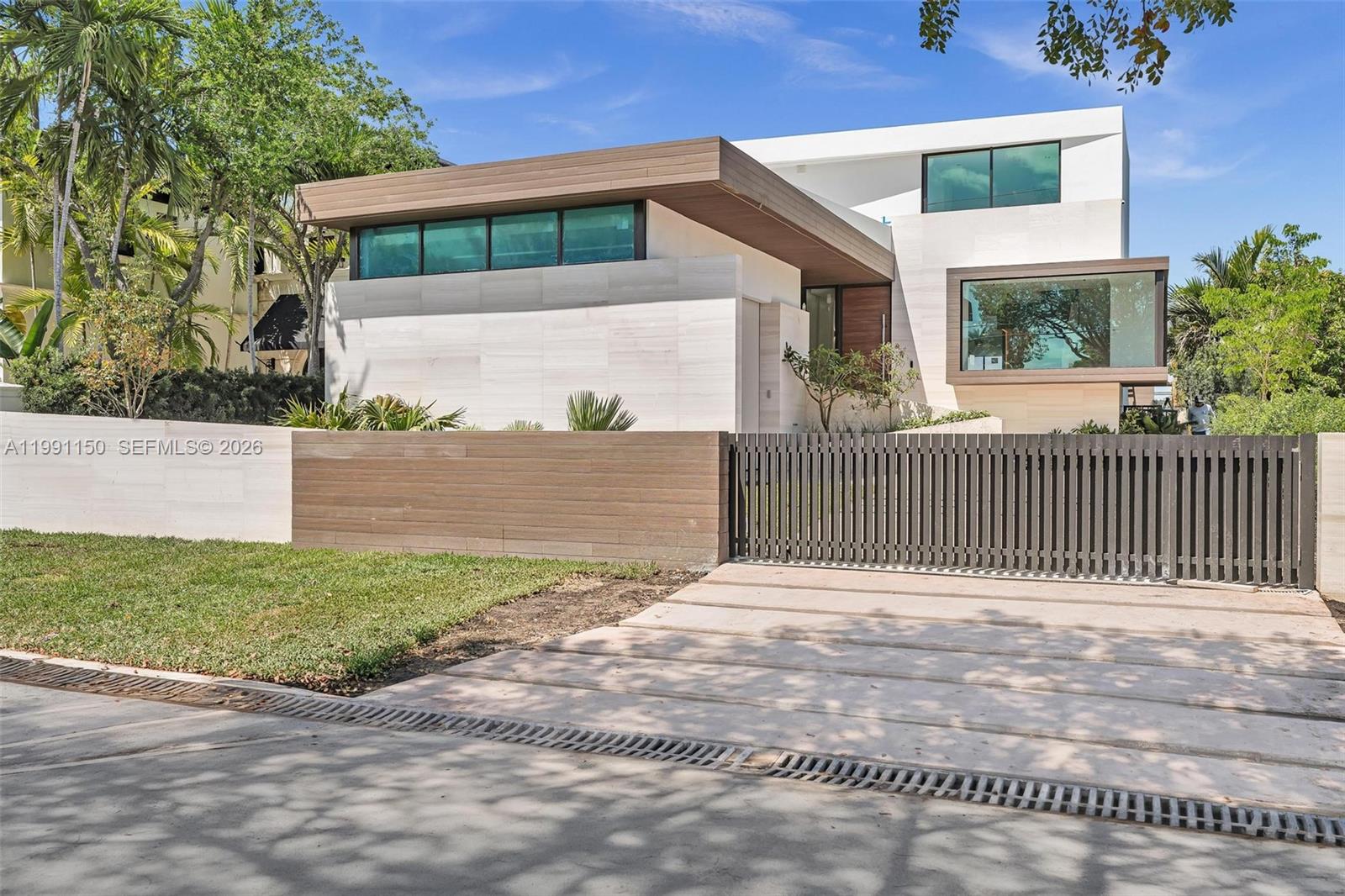 535 N Shore Dr Miami Beach, FL 33141