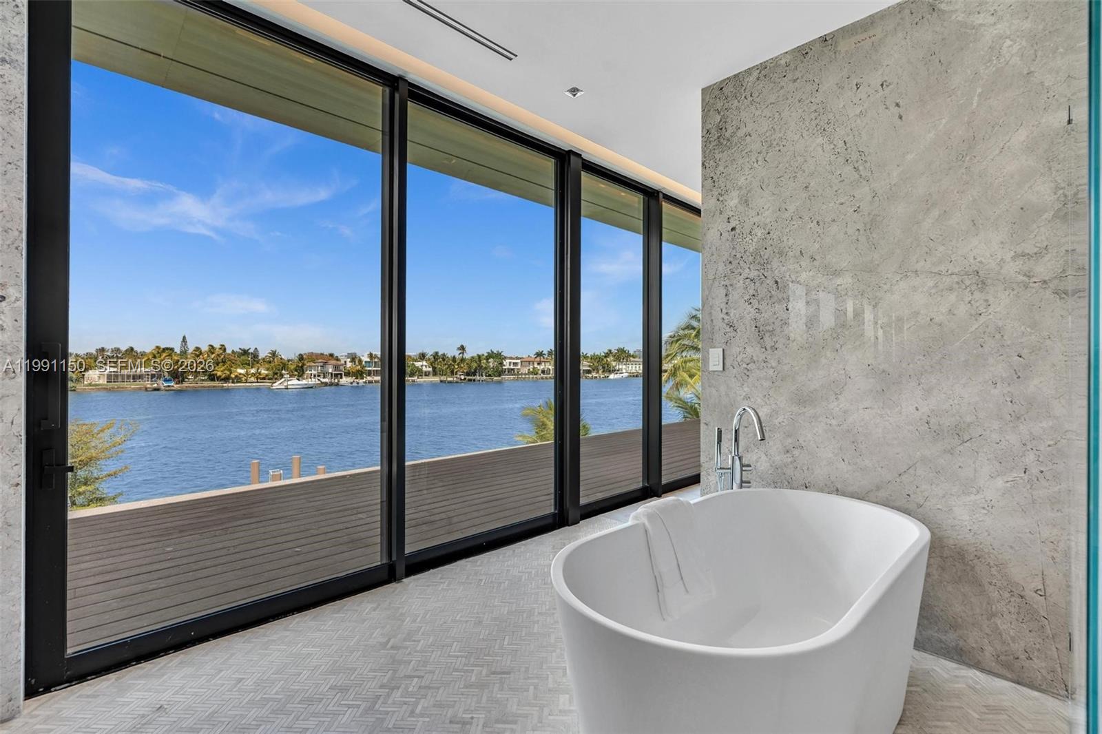 535 N Shore Dr Miami Beach, FL 33141