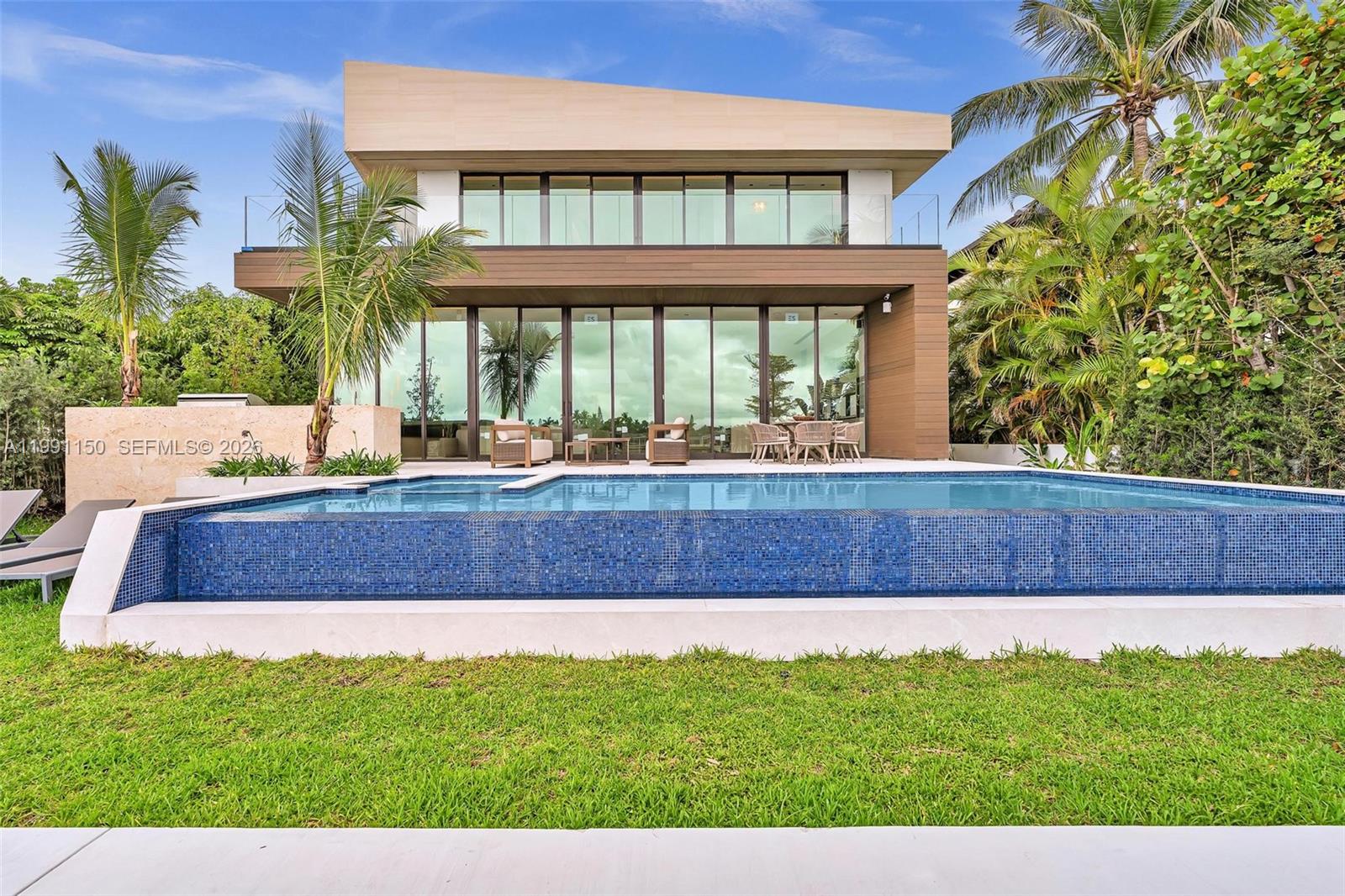 535 N Shore Dr Miami Beach, FL 33141