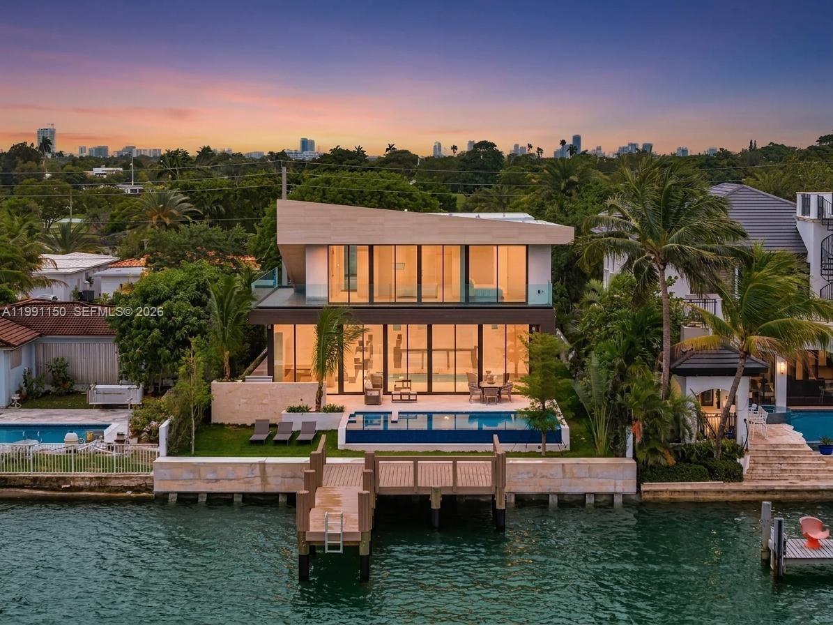 535 N Shore Dr Miami Beach, FL 33141