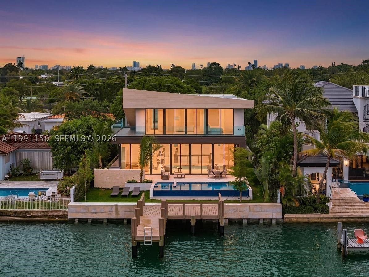 535 N Shore Dr Miami Beach, FL 33141