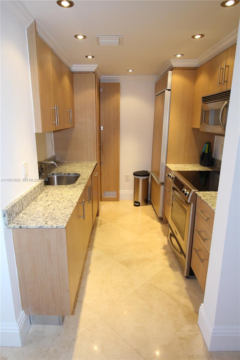 10275 Collins Ave #833 Bal Harbour, FL 33154