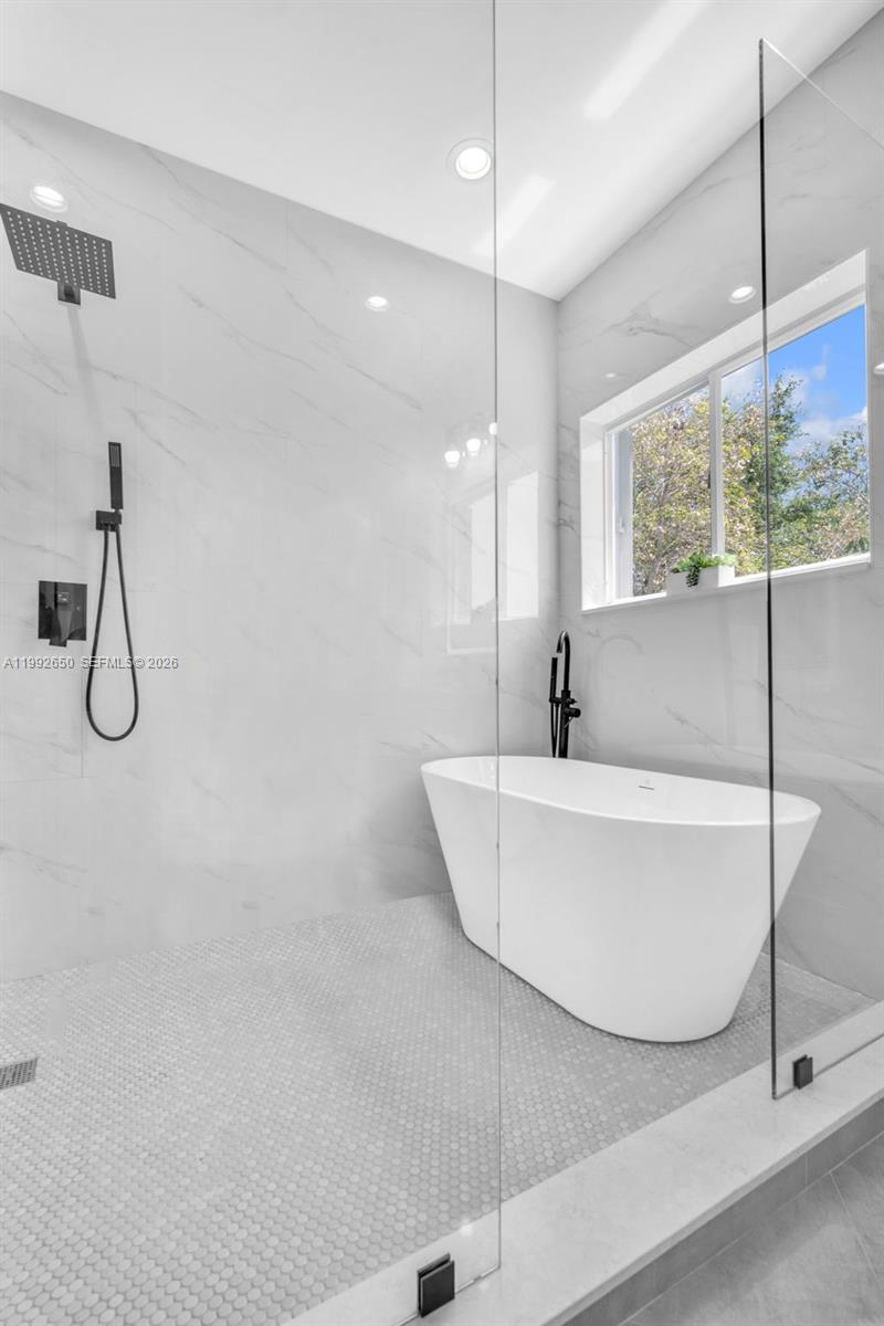 9732 NW 32nd St Doral, FL 33172