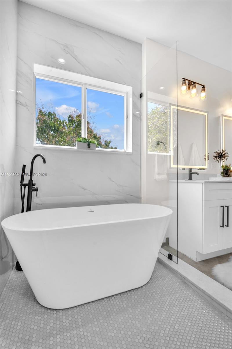 9732 NW 32nd St Doral, FL 33172