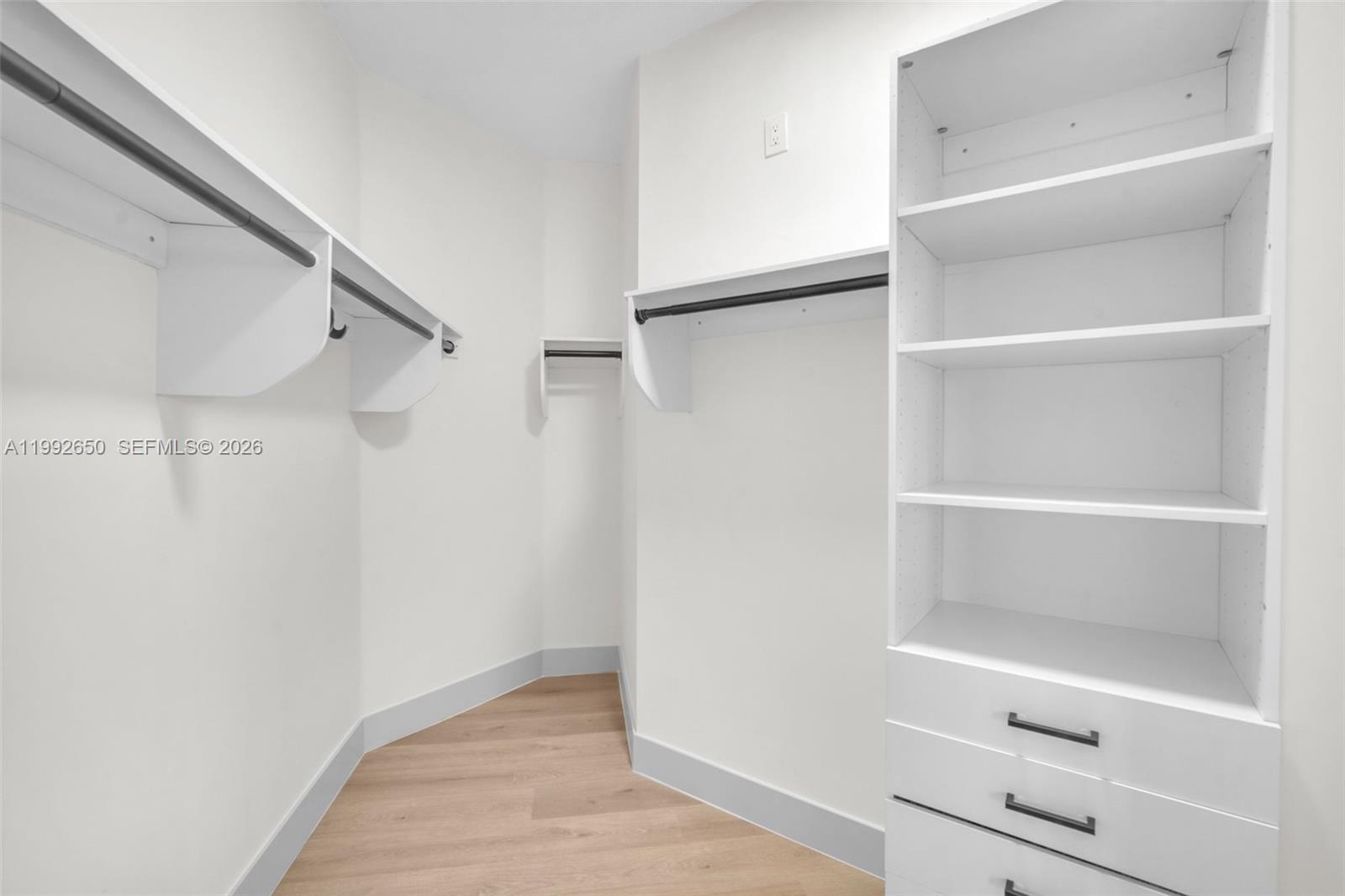 9732 NW 32nd St Doral, FL 33172