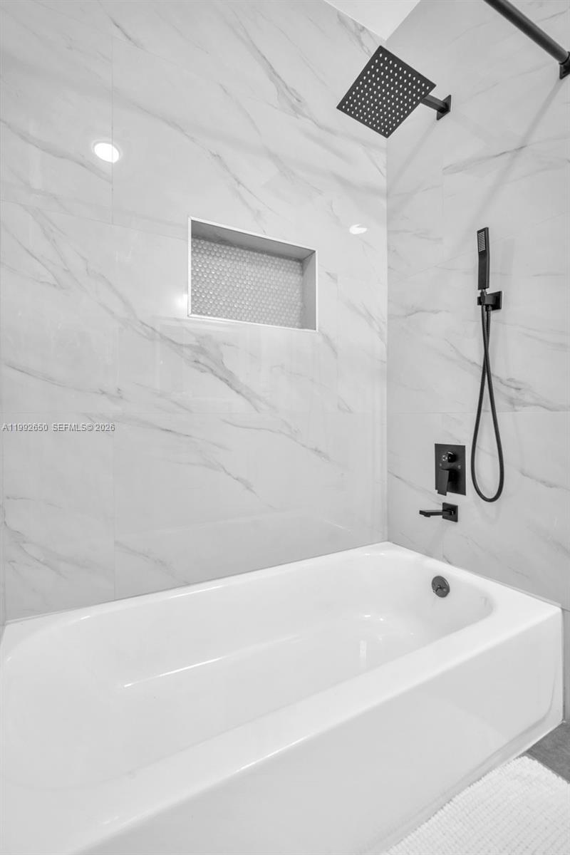 9732 NW 32nd St Doral, FL 33172