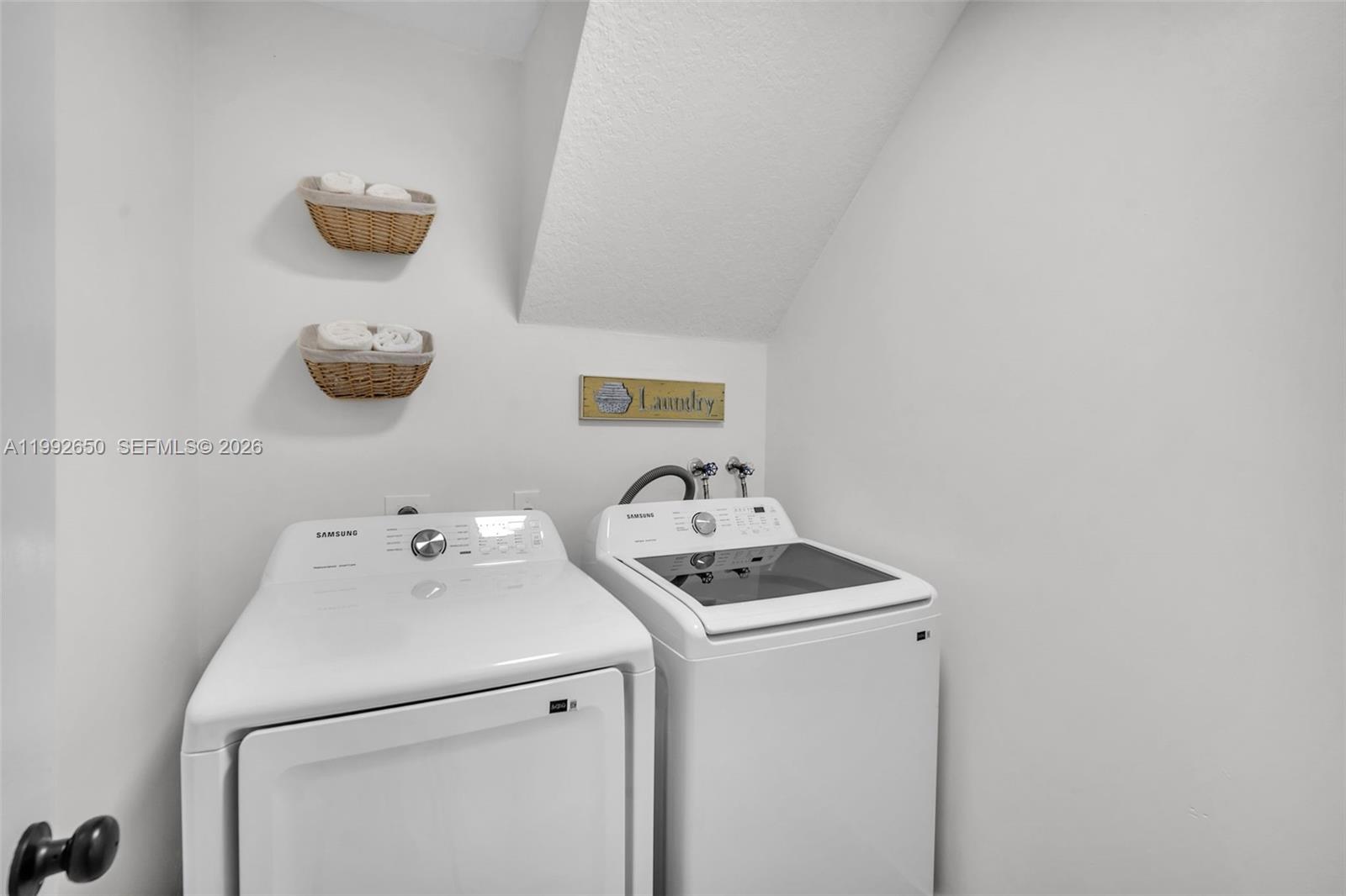 9732 NW 32nd St Doral, FL 33172