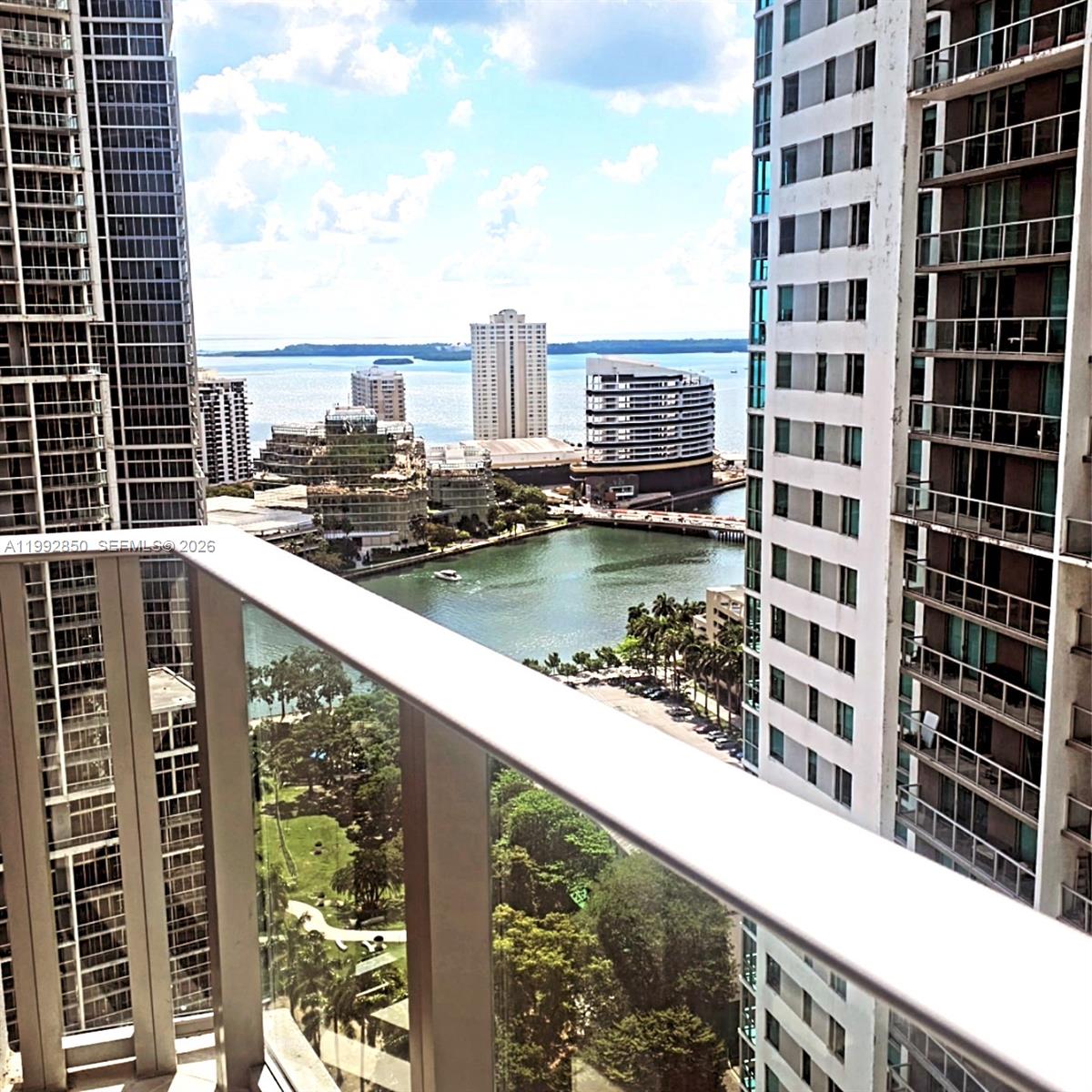 77 SE 5th St #2914 Miami, FL 33131