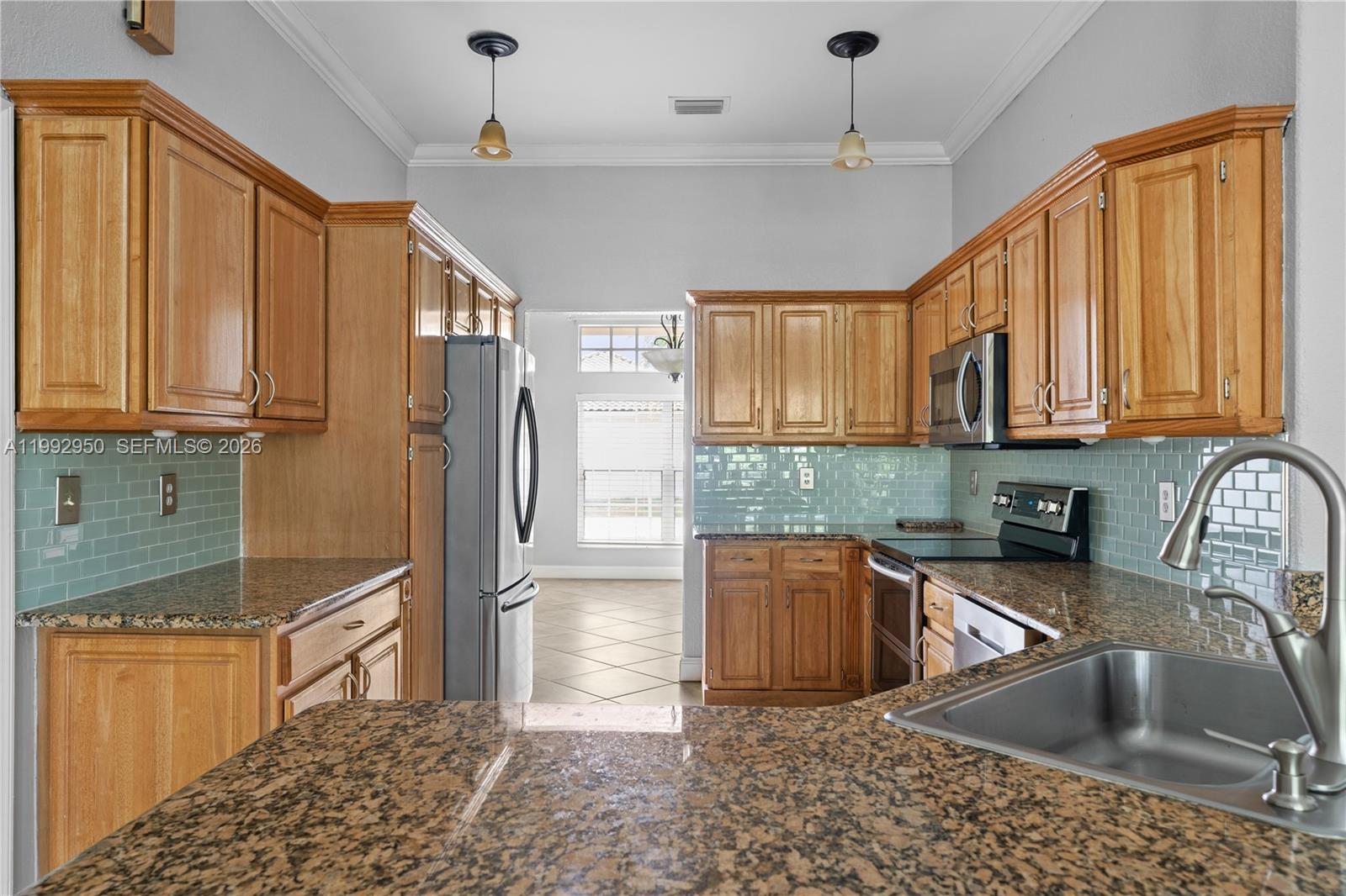 1154 NW 183rd Ter Pembroke Pines, FL 33029