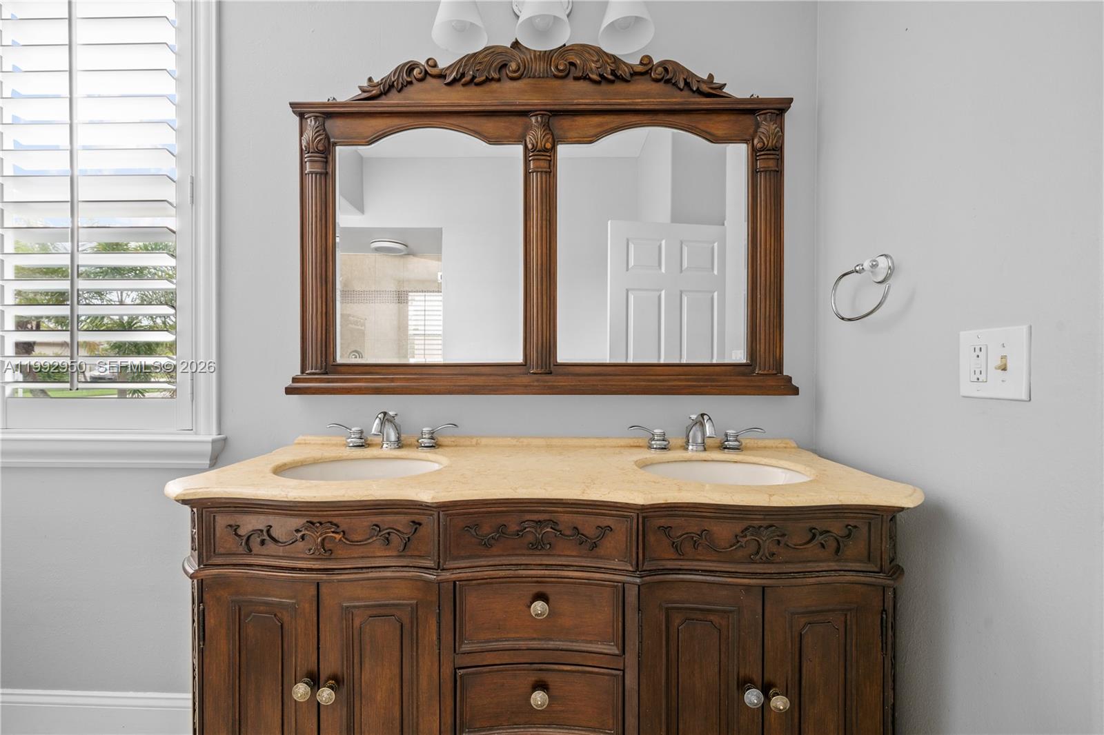 1154 NW 183rd Ter Pembroke Pines, FL 33029