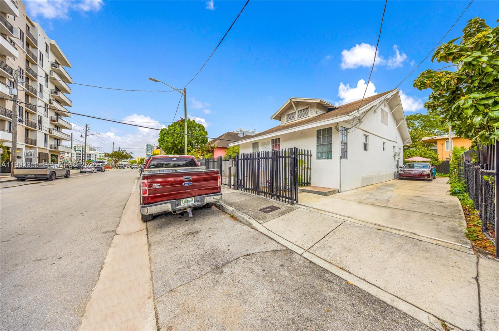 127 SW 7th Ave Miami, FL 33130