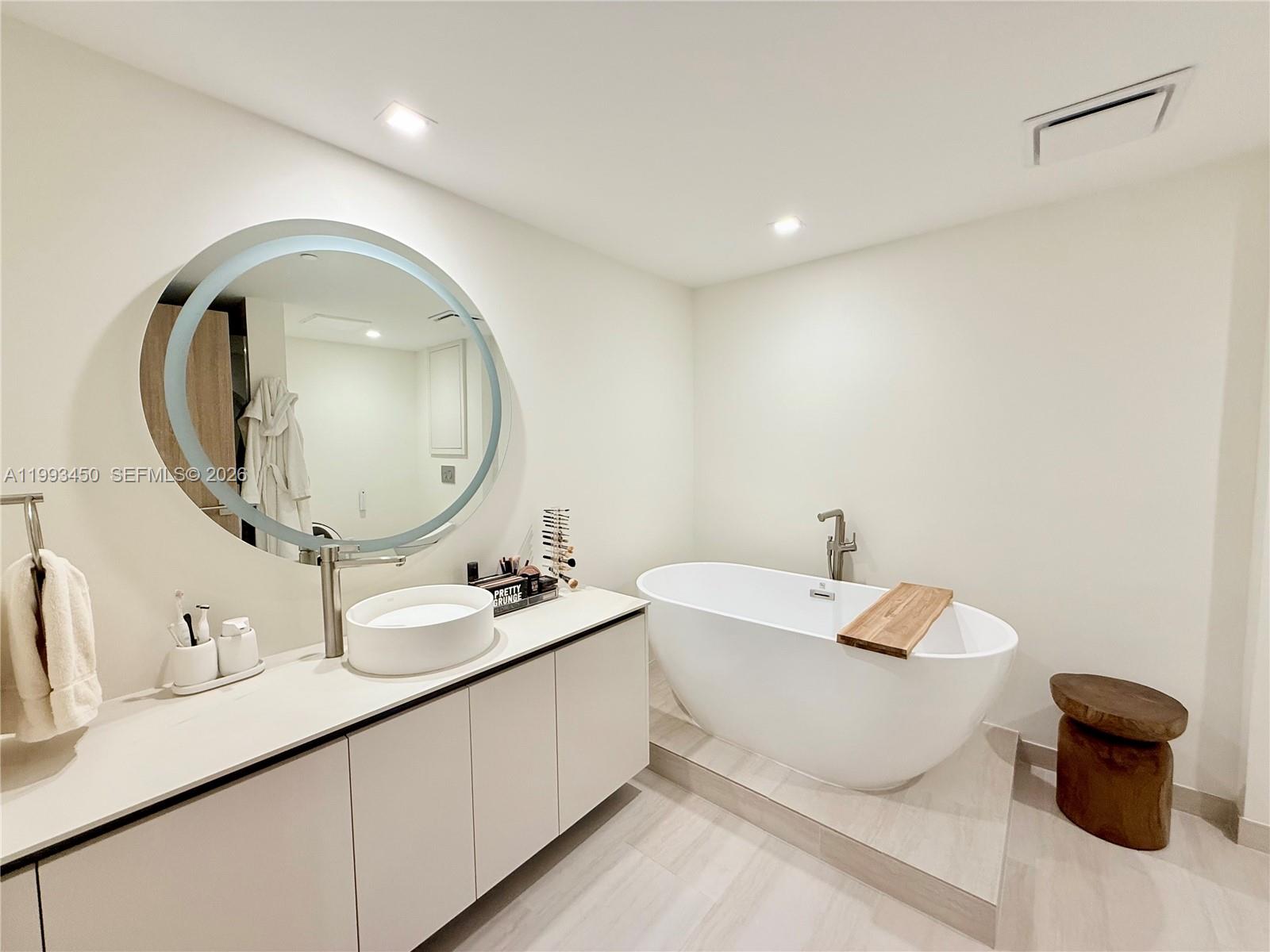 495 Brickell Ave #5106 (remodeled) Miami, FL 33131