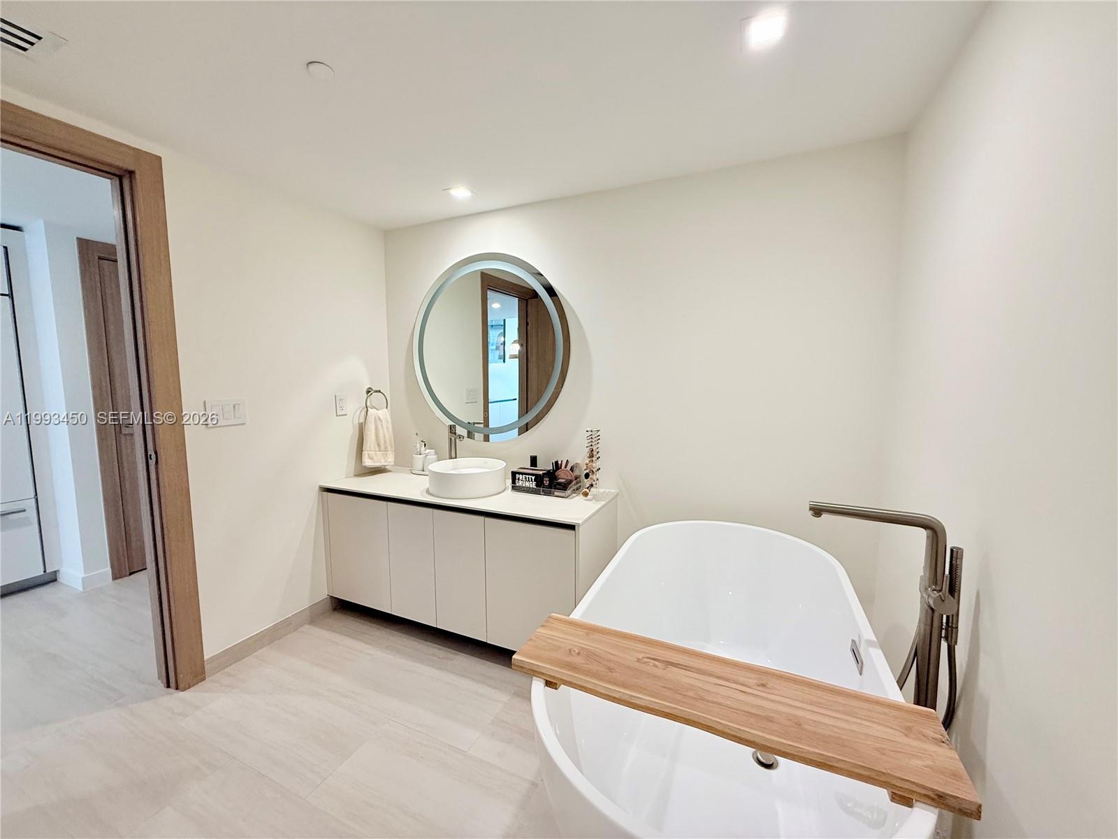 495 Brickell Ave #5106 (remodeled) Miami, FL 33131