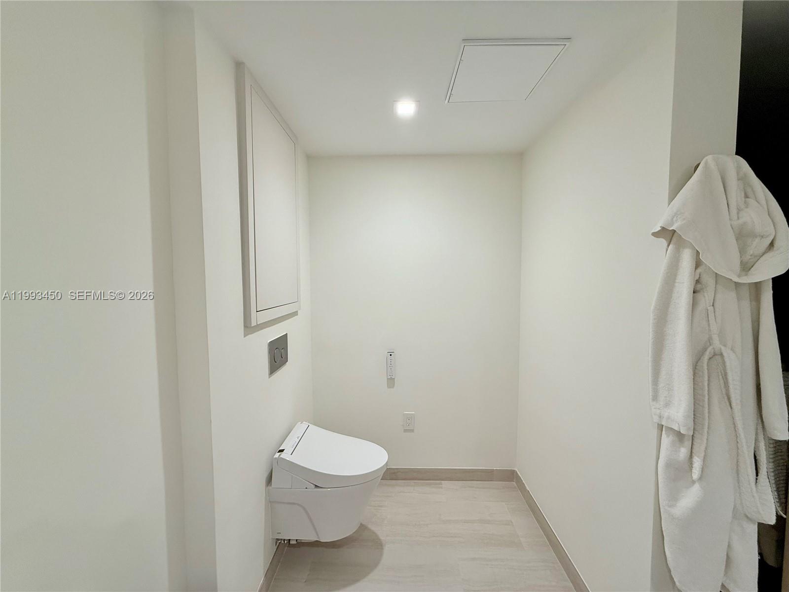 495 Brickell Ave #5106 (remodeled) Miami, FL 33131