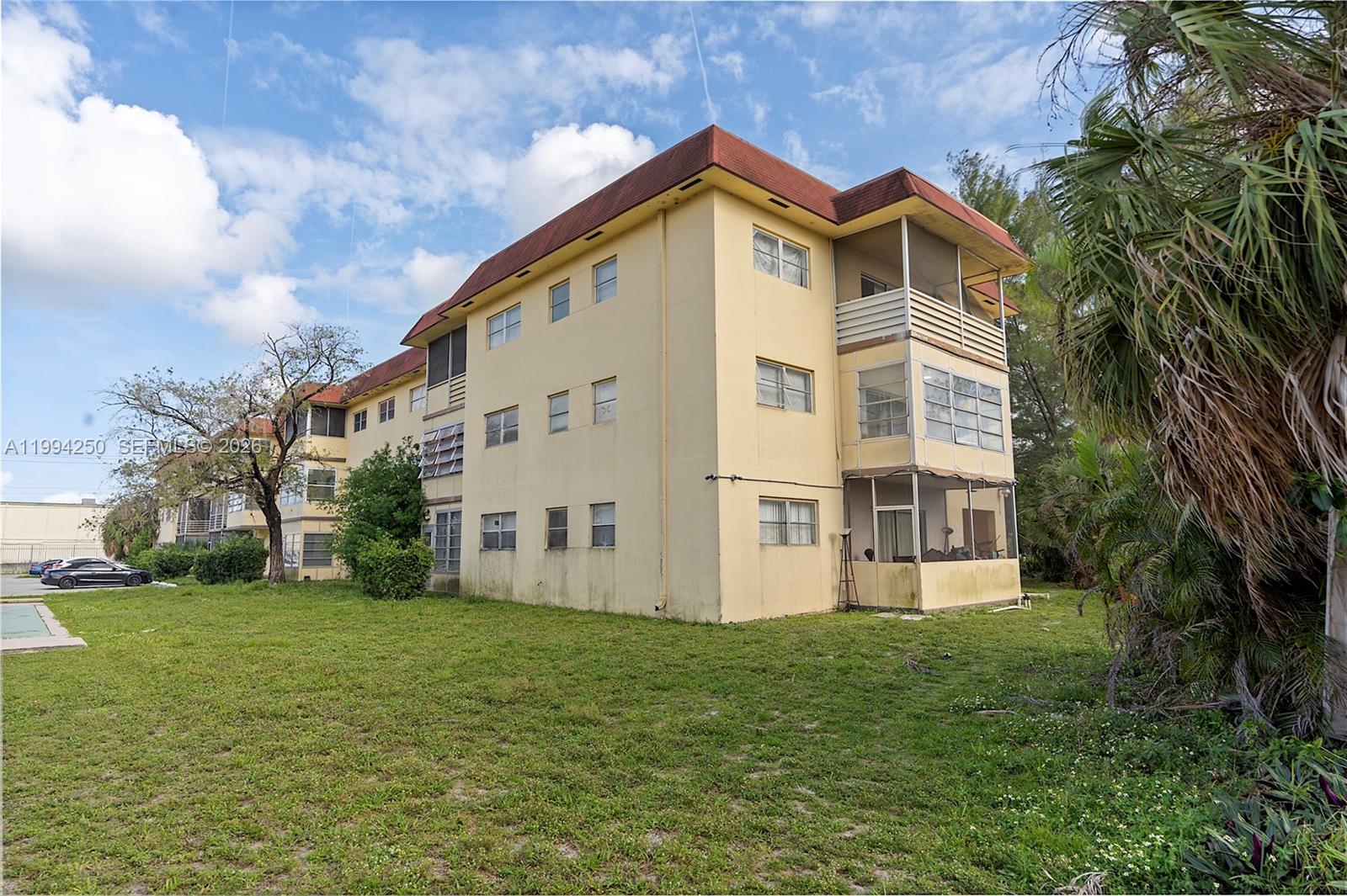 4043 NW 16th St #207 Lauderhill, FL 33313