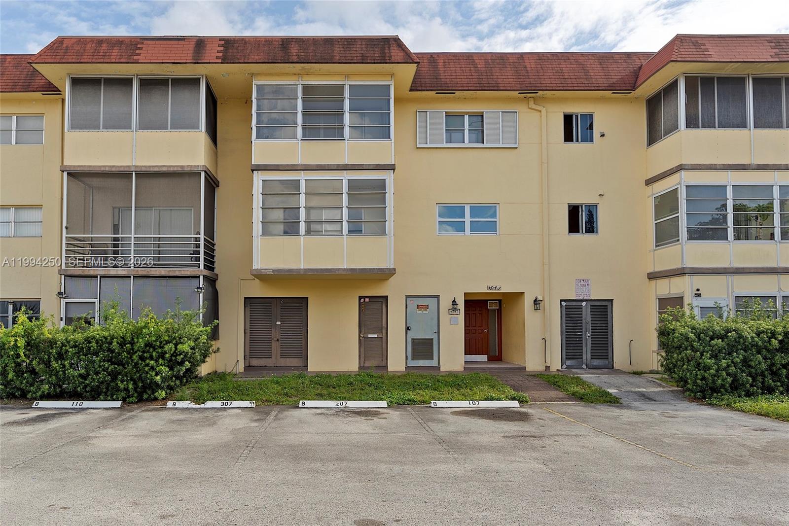 4043 NW 16th St #207 Lauderhill, FL 33313