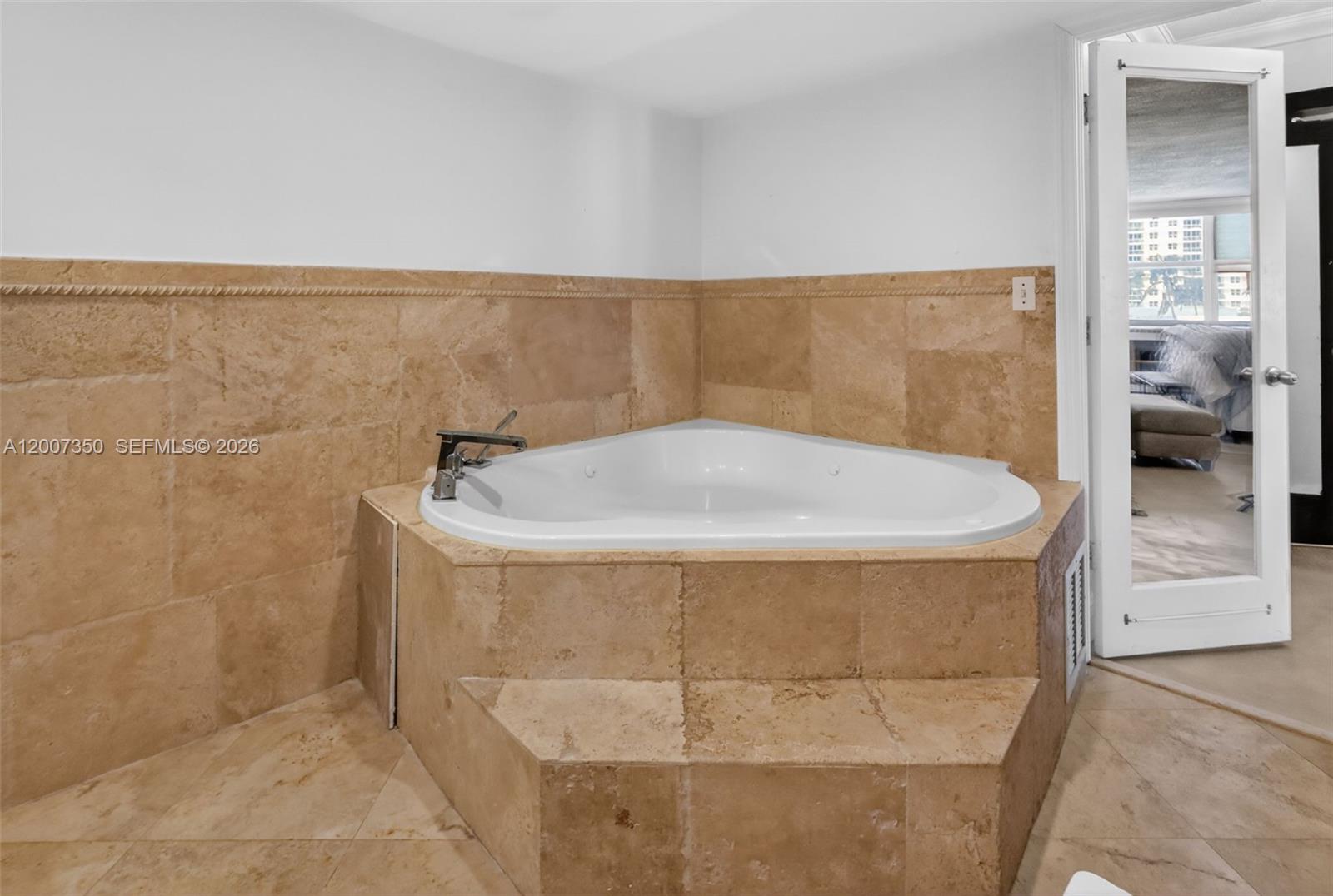 2751 S Ocean Dr #504S Hollywood, FL 33019